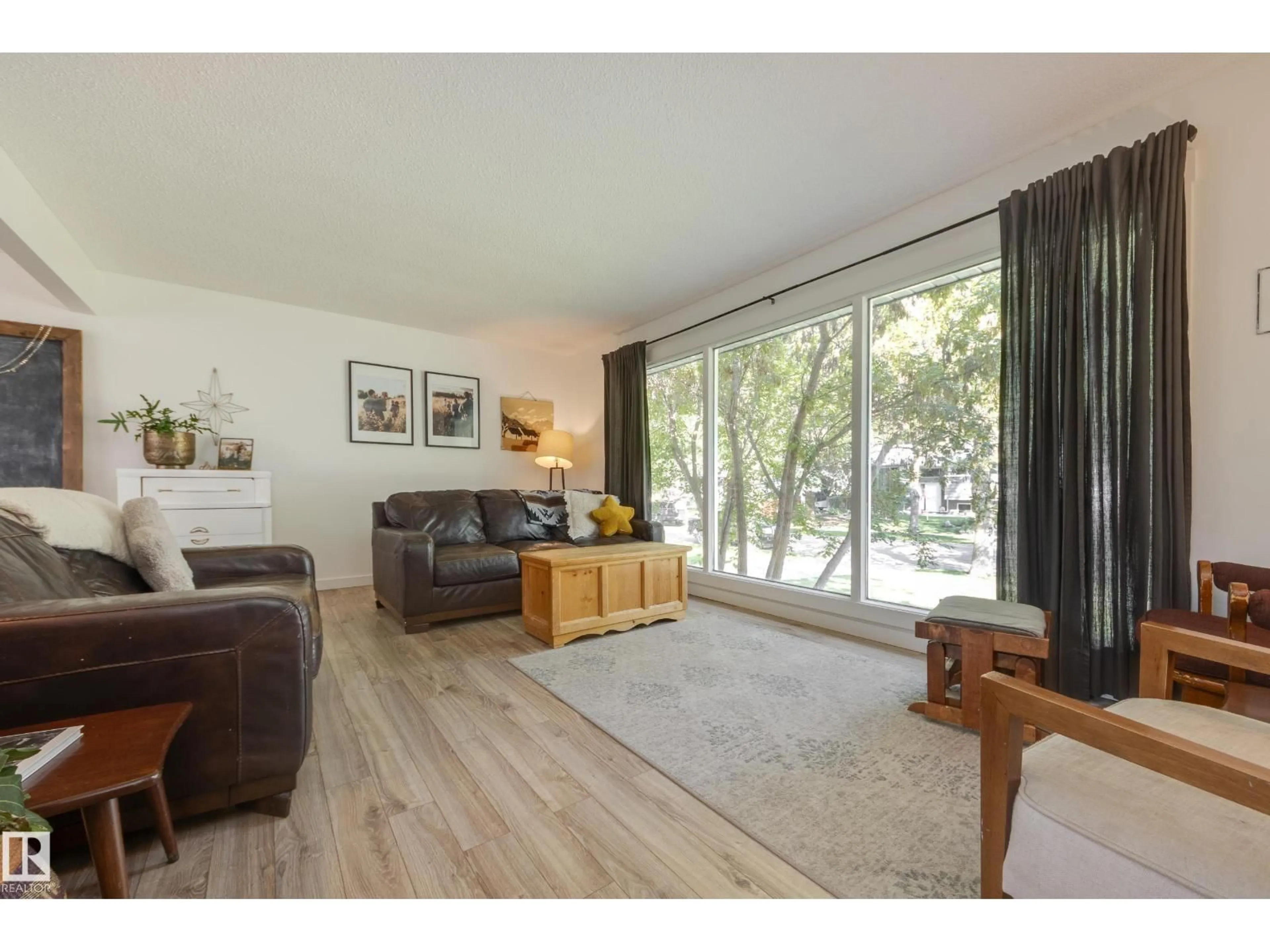 Living room with furniture, wood/laminate floor for 77 BEACON CR, St. Albert Alberta T8N0A4