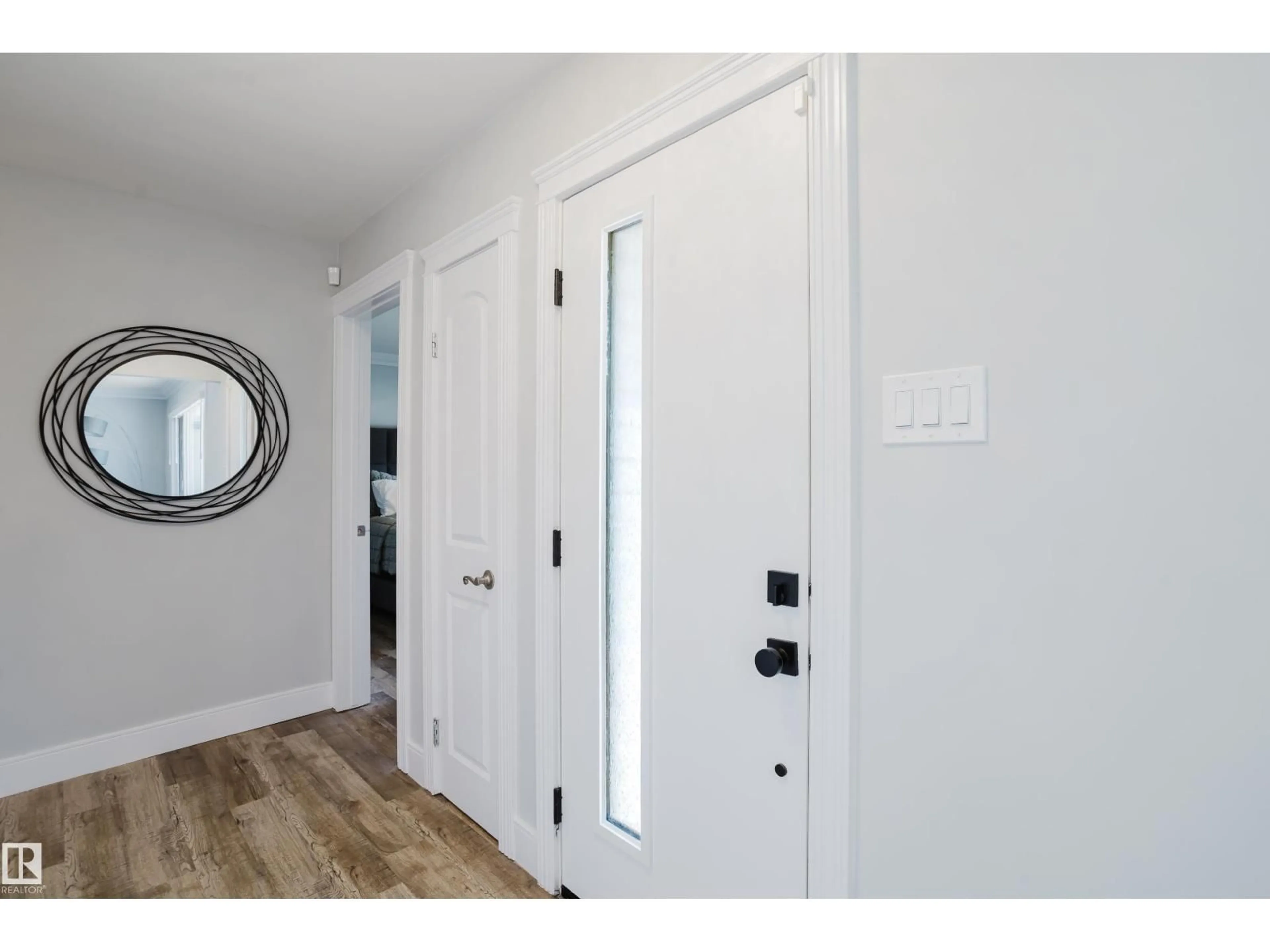 Indoor entryway for 9330 162 ST, Edmonton Alberta T5R2M9