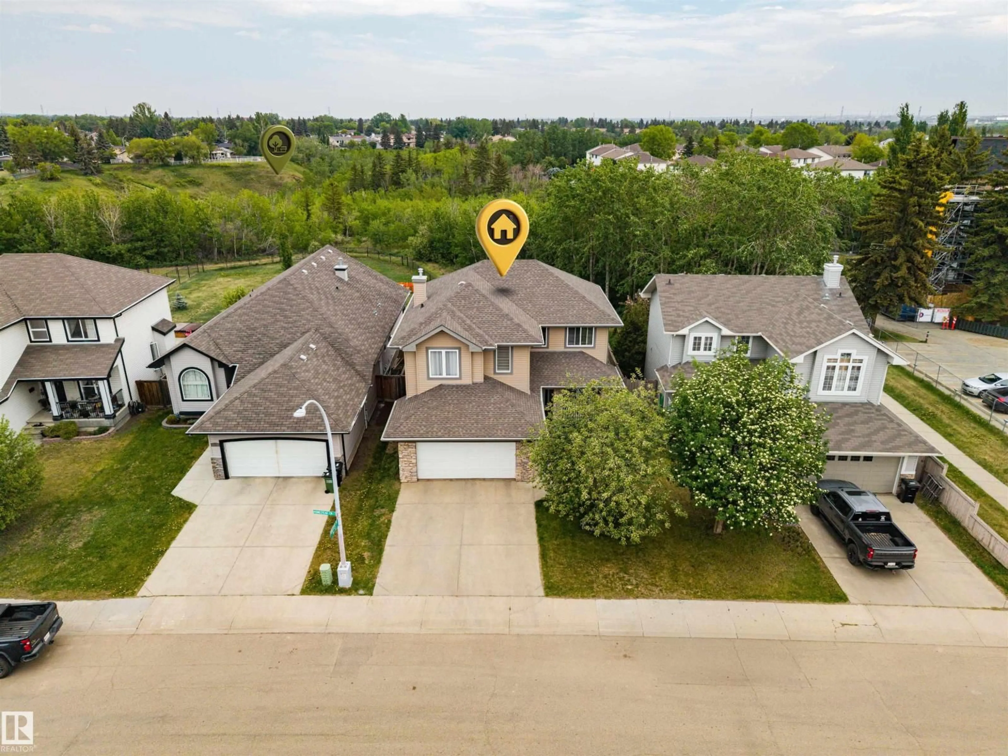 A pic from outside/outdoor area/front of a property/back of a property/a pic from drone, street for 57 HOMESTEAD CRESCENT, Edmonton Alberta T5A2Y1