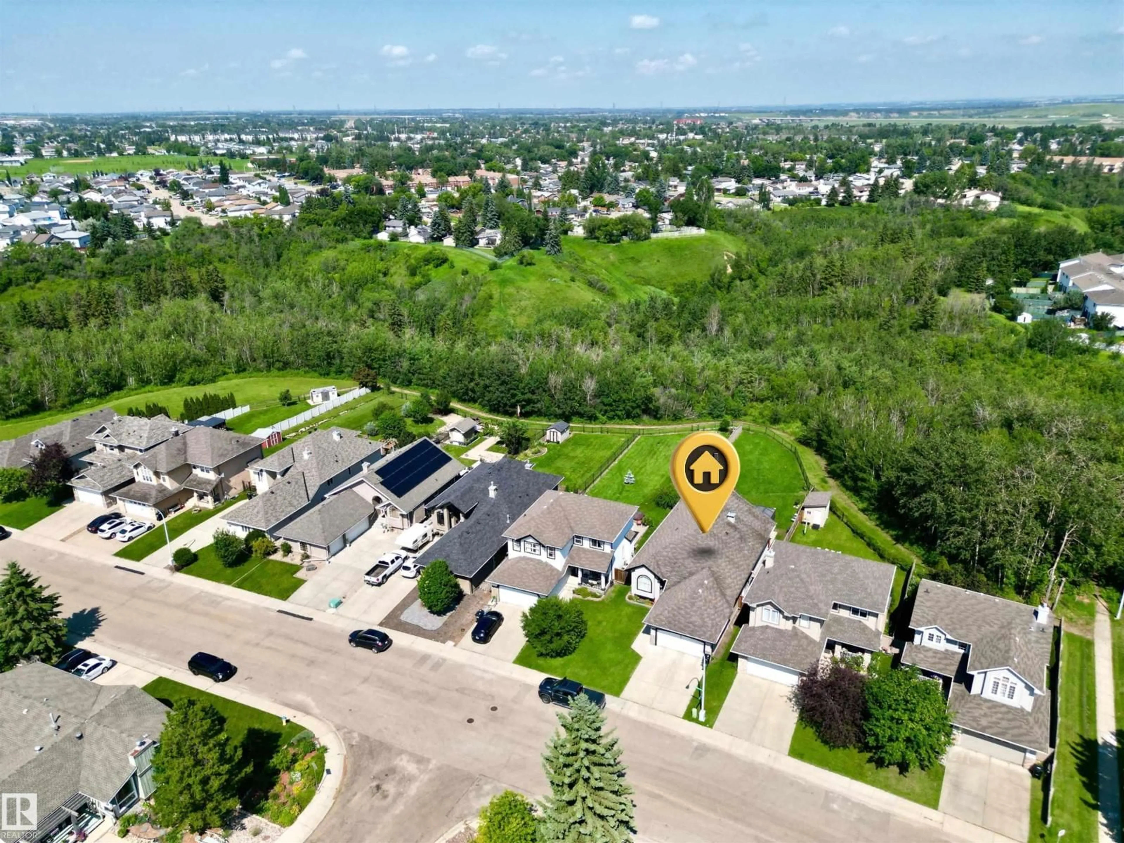A pic from outside/outdoor area/front of a property/back of a property/a pic from drone, street for 57 HOMESTEAD CRESCENT, Edmonton Alberta T5A2Y1