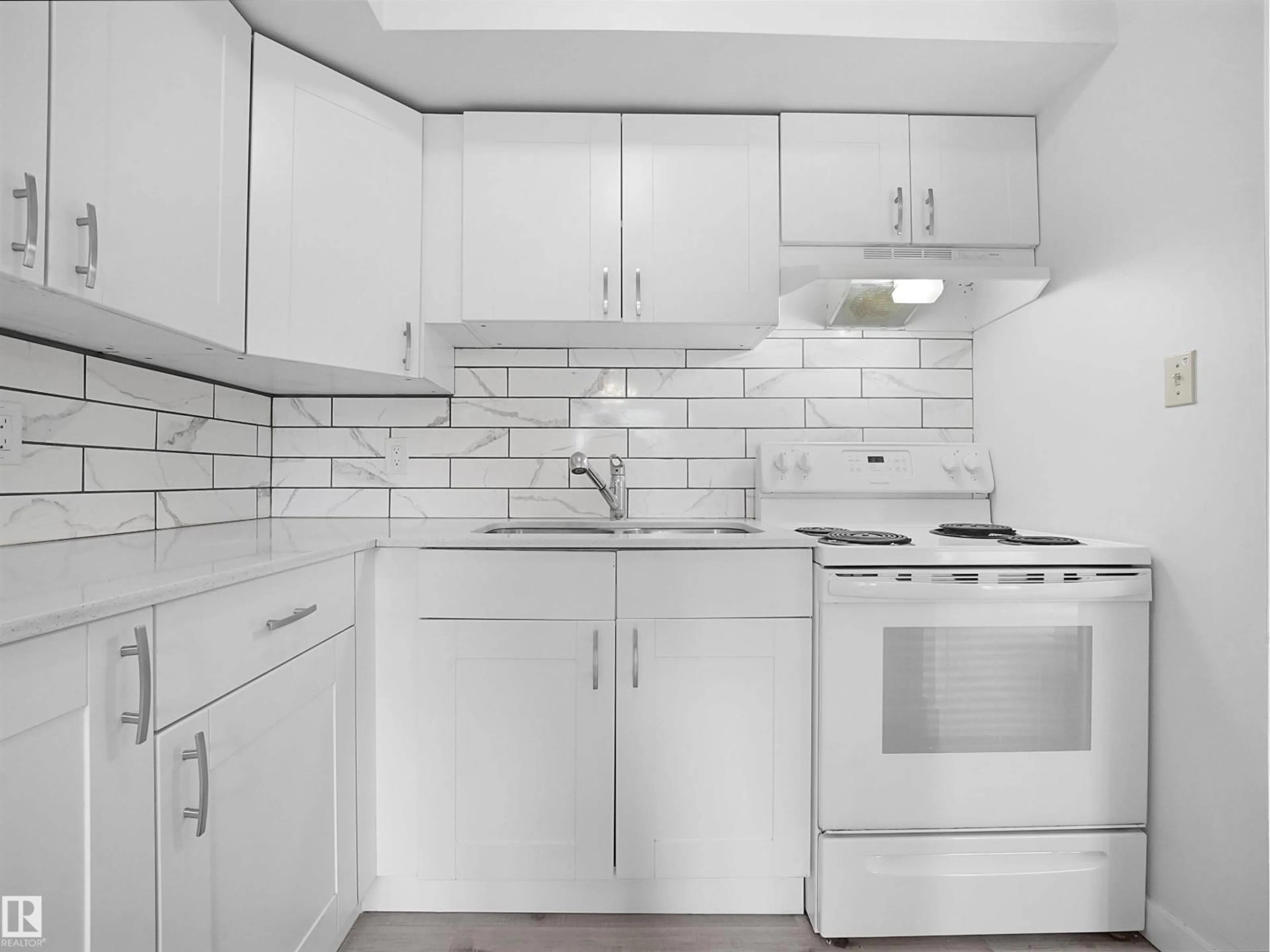 Standard kitchen, unknown for 122 16340 109 ST NW, Edmonton Alberta T5X2T4