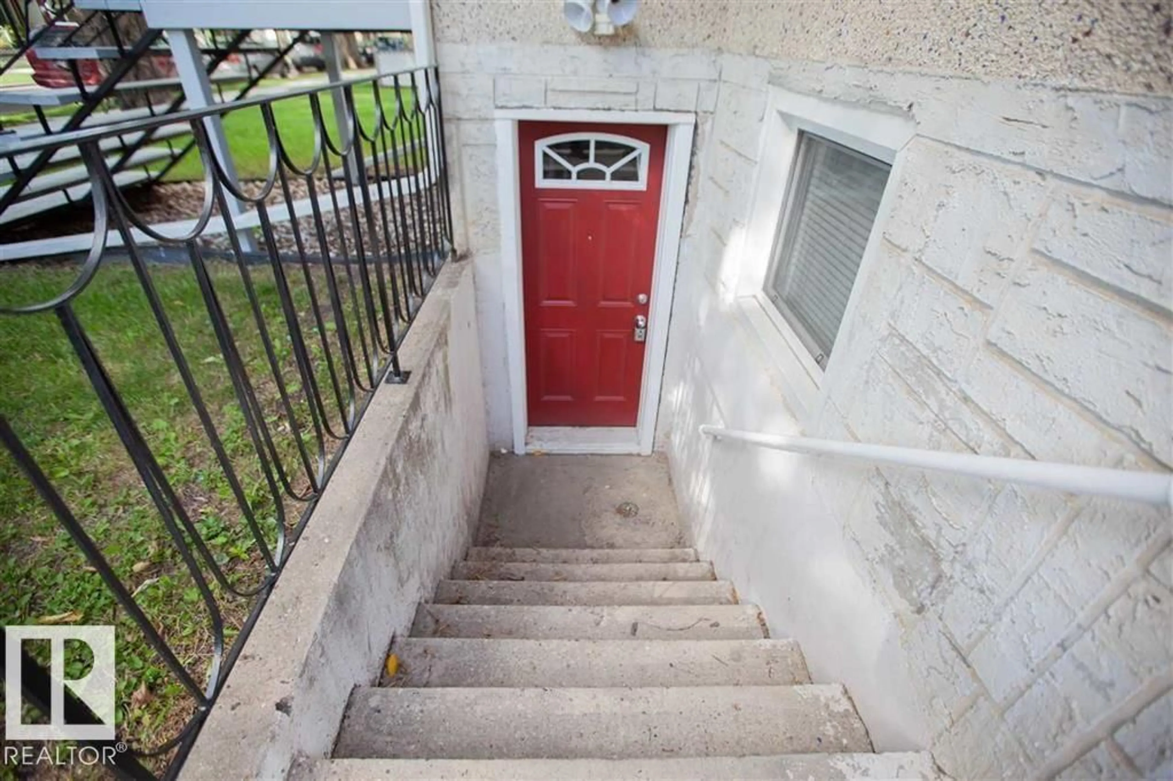 Stairs for 11811 70 ST, Edmonton Alberta T5B1T8