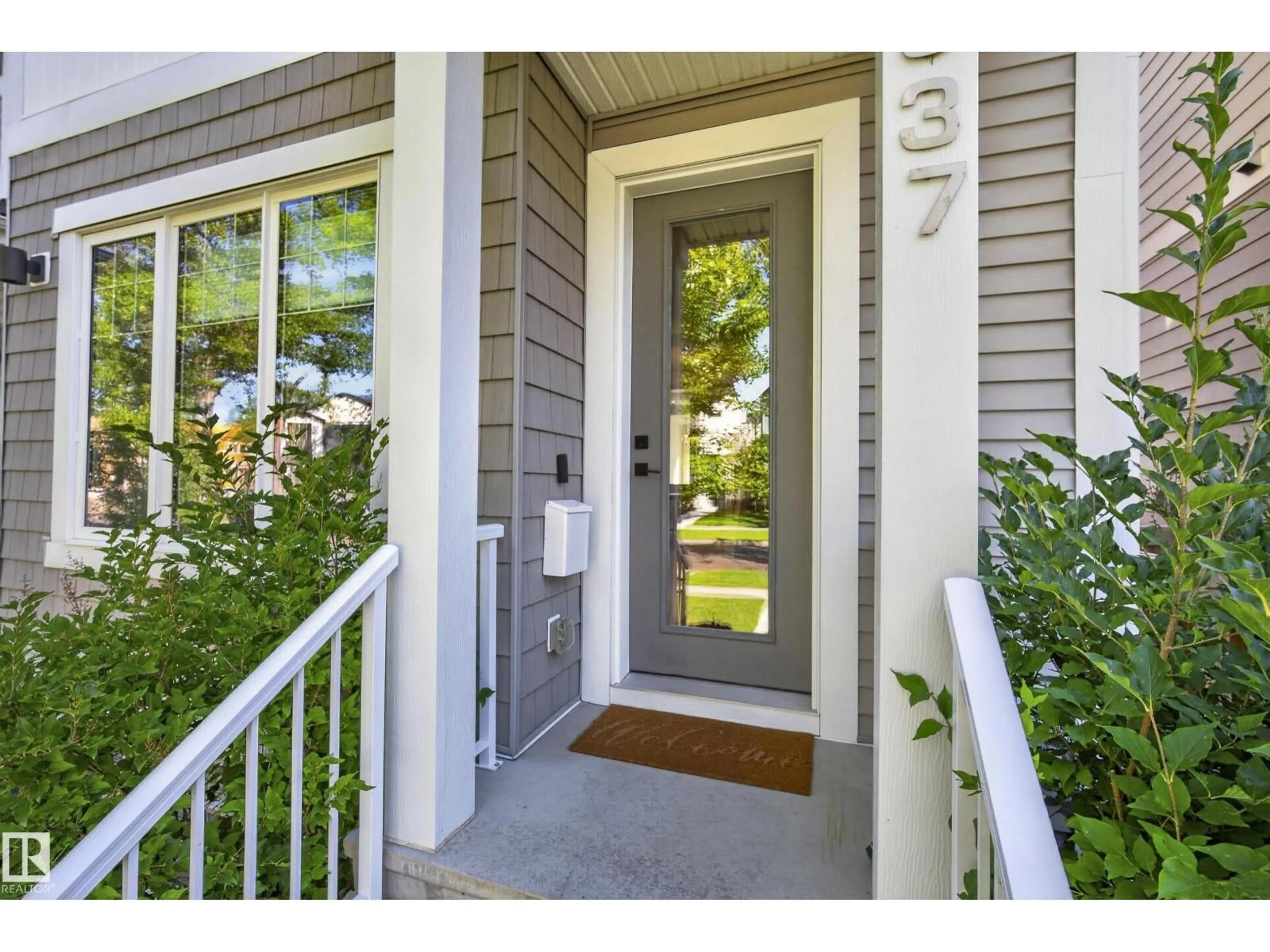 Indoor entryway for NW - 10937 130 ST, Edmonton Alberta T5M0Z4