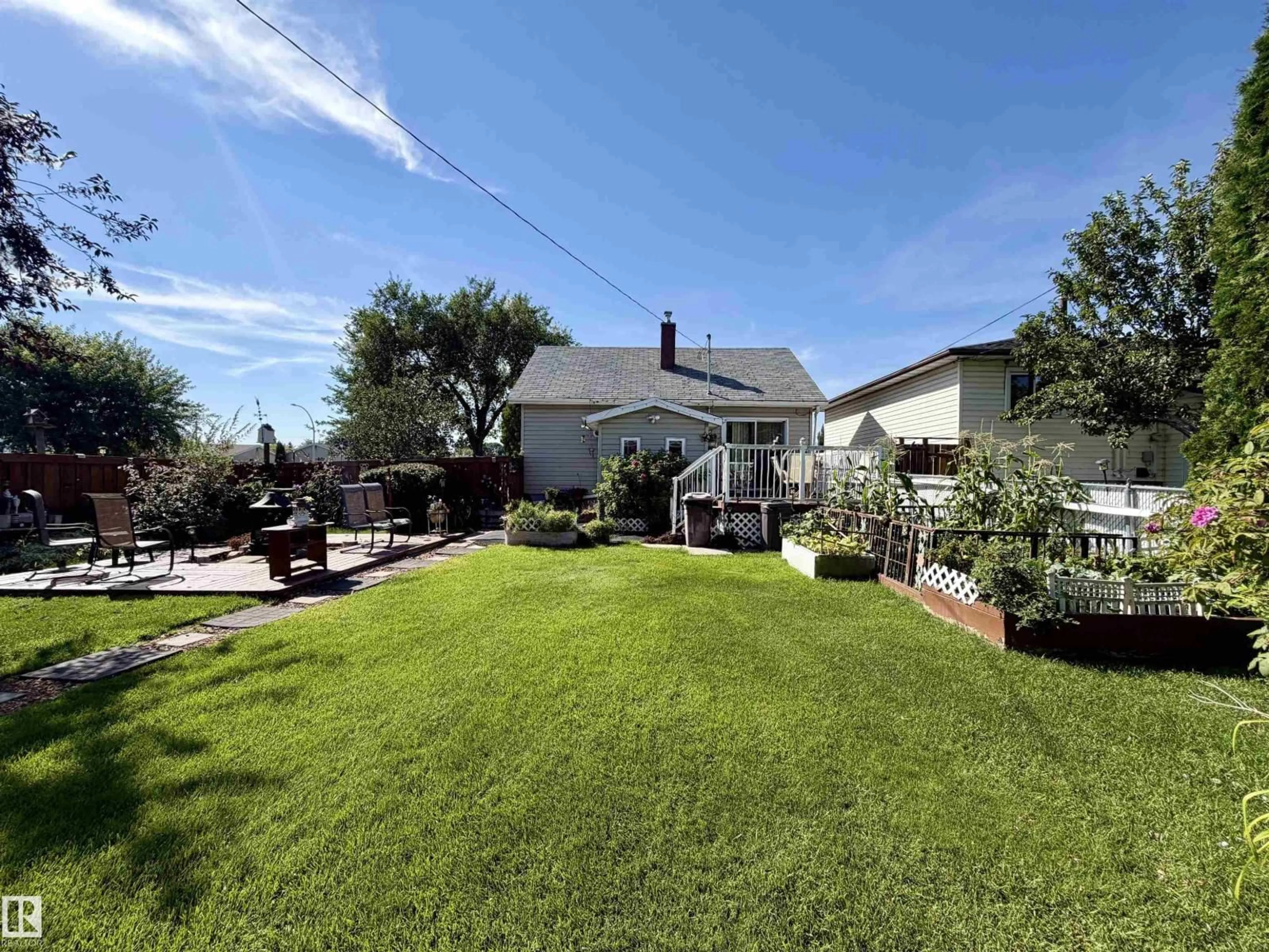 A pic from outside/outdoor area/front of a property/back of a property/a pic from drone, unknown for NW - 13103 121 ST, Edmonton Alberta T5L0B7