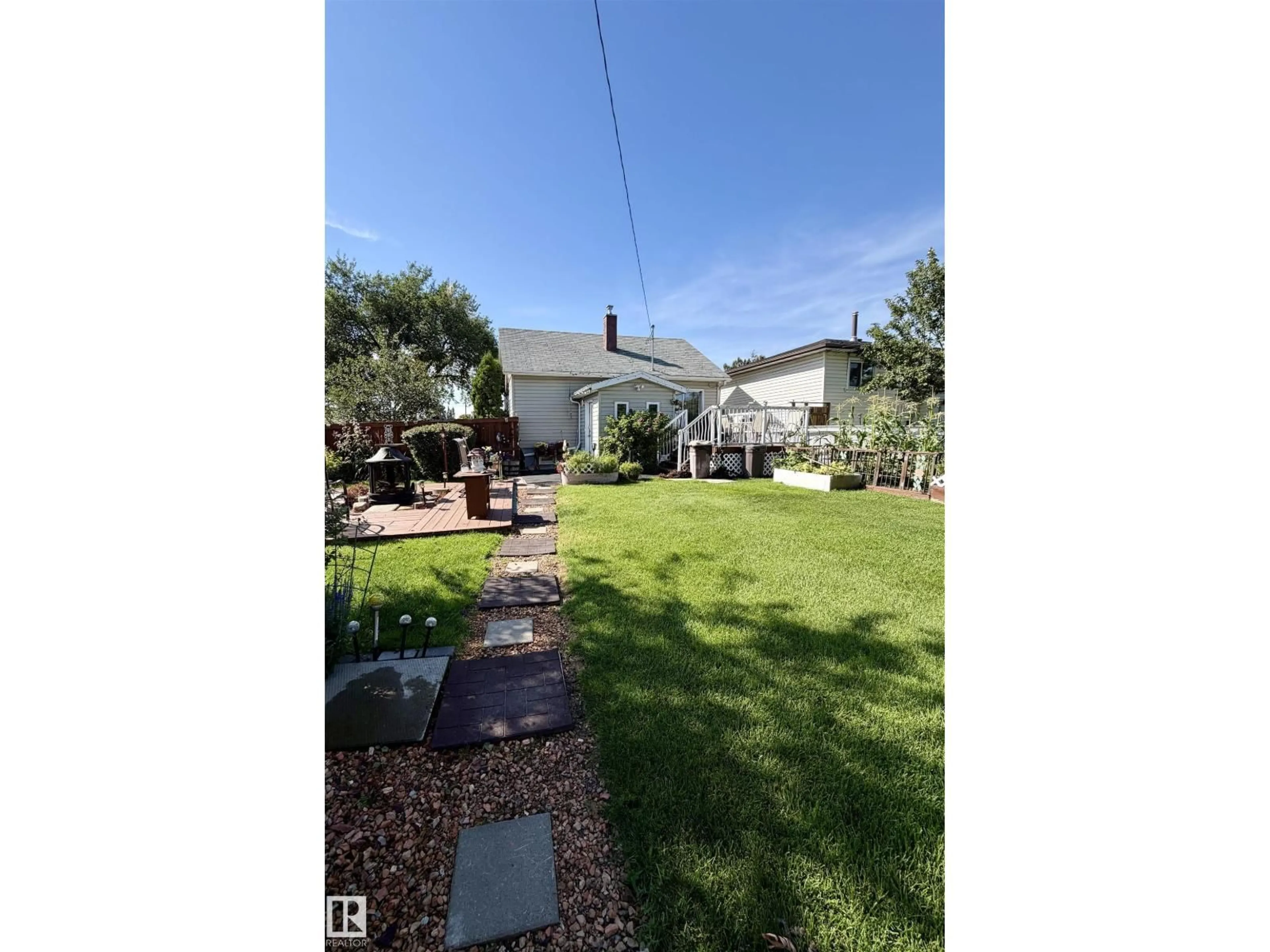 A pic from outside/outdoor area/front of a property/back of a property/a pic from drone, unknown for NW - 13103 121 ST, Edmonton Alberta T5L0B7