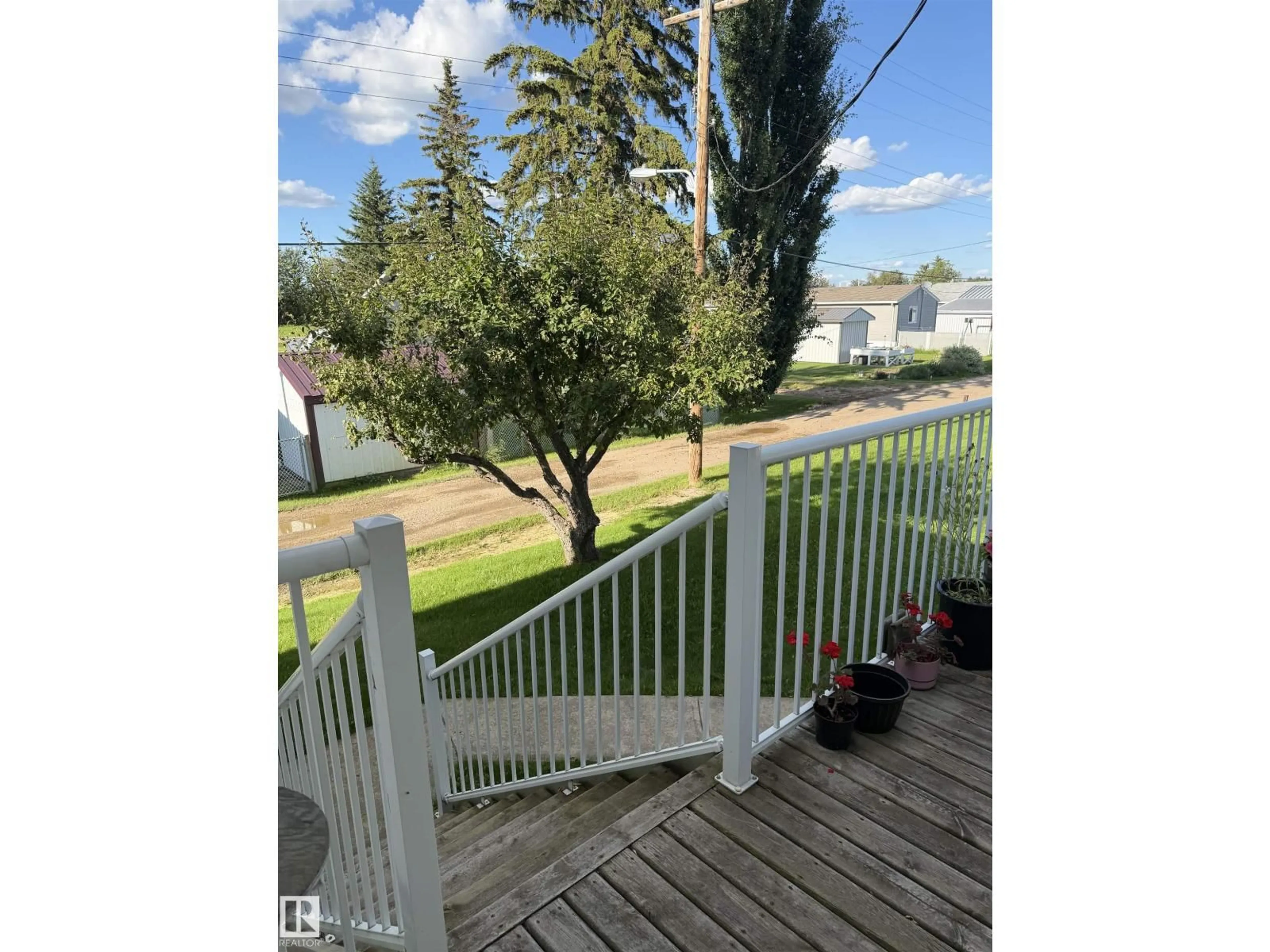 A pic from outside/outdoor area/front of a property/back of a property/a pic from drone, unknown for 3706 1ST STREET EAST, Mallaig Alberta T0A2K0