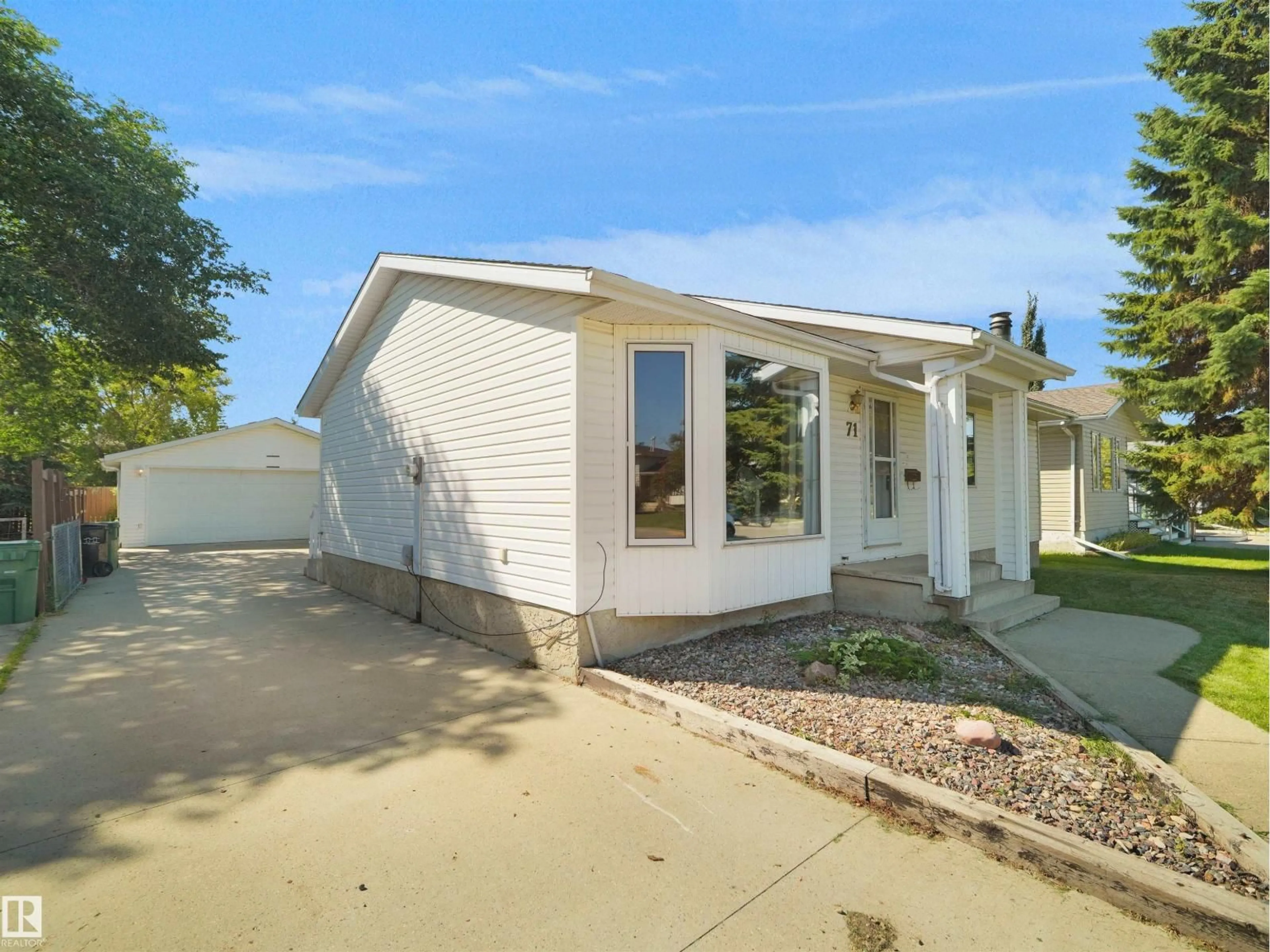 Home with vinyl exterior material, street for 71 SOUTH PARK DR, Leduc Alberta T9E4X5