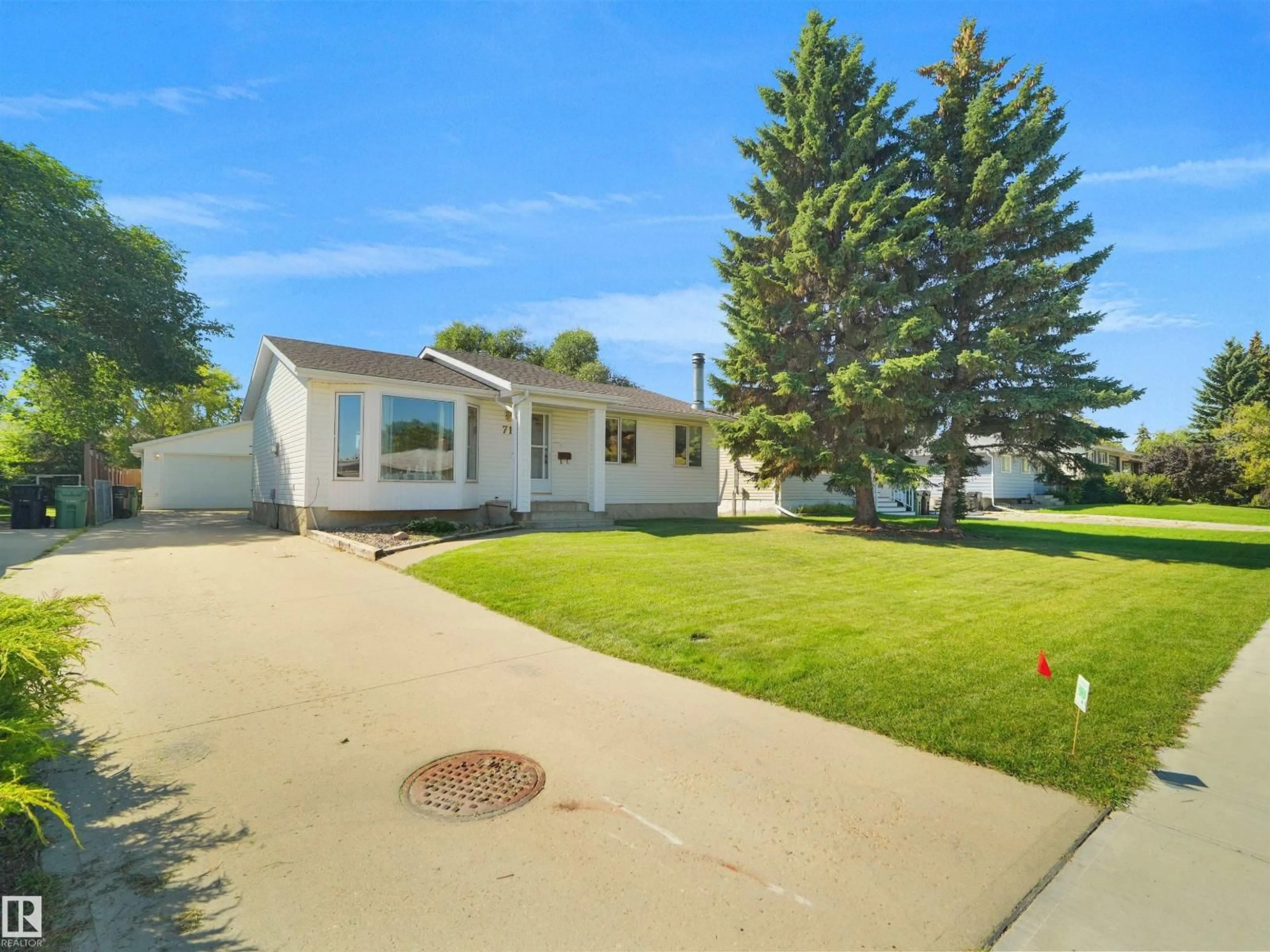 Home with vinyl exterior material, street for 71 SOUTH PARK DR, Leduc Alberta T9E4X5