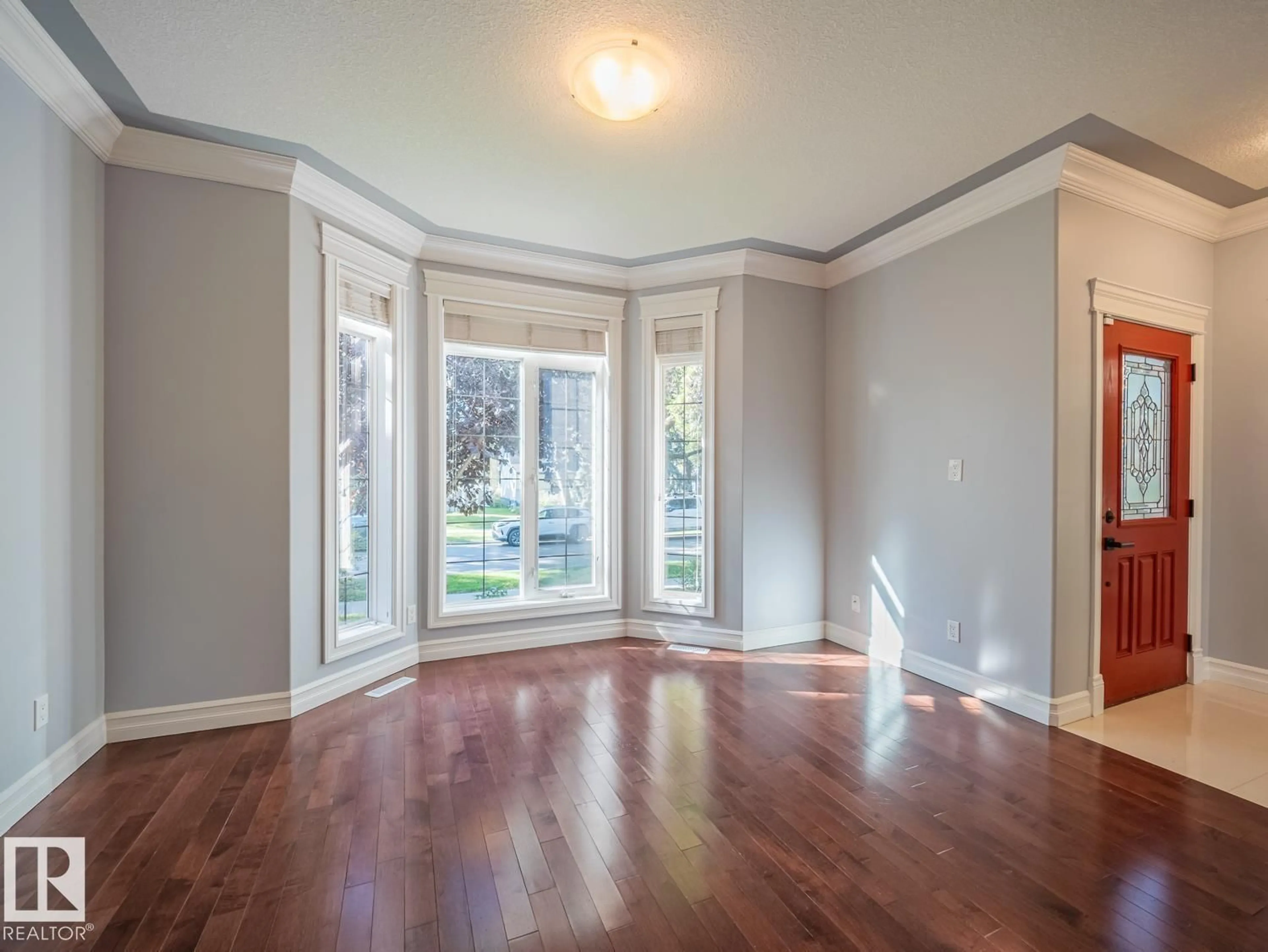 Unknown for 10650 67 AV, Edmonton Alberta T6H1Z8