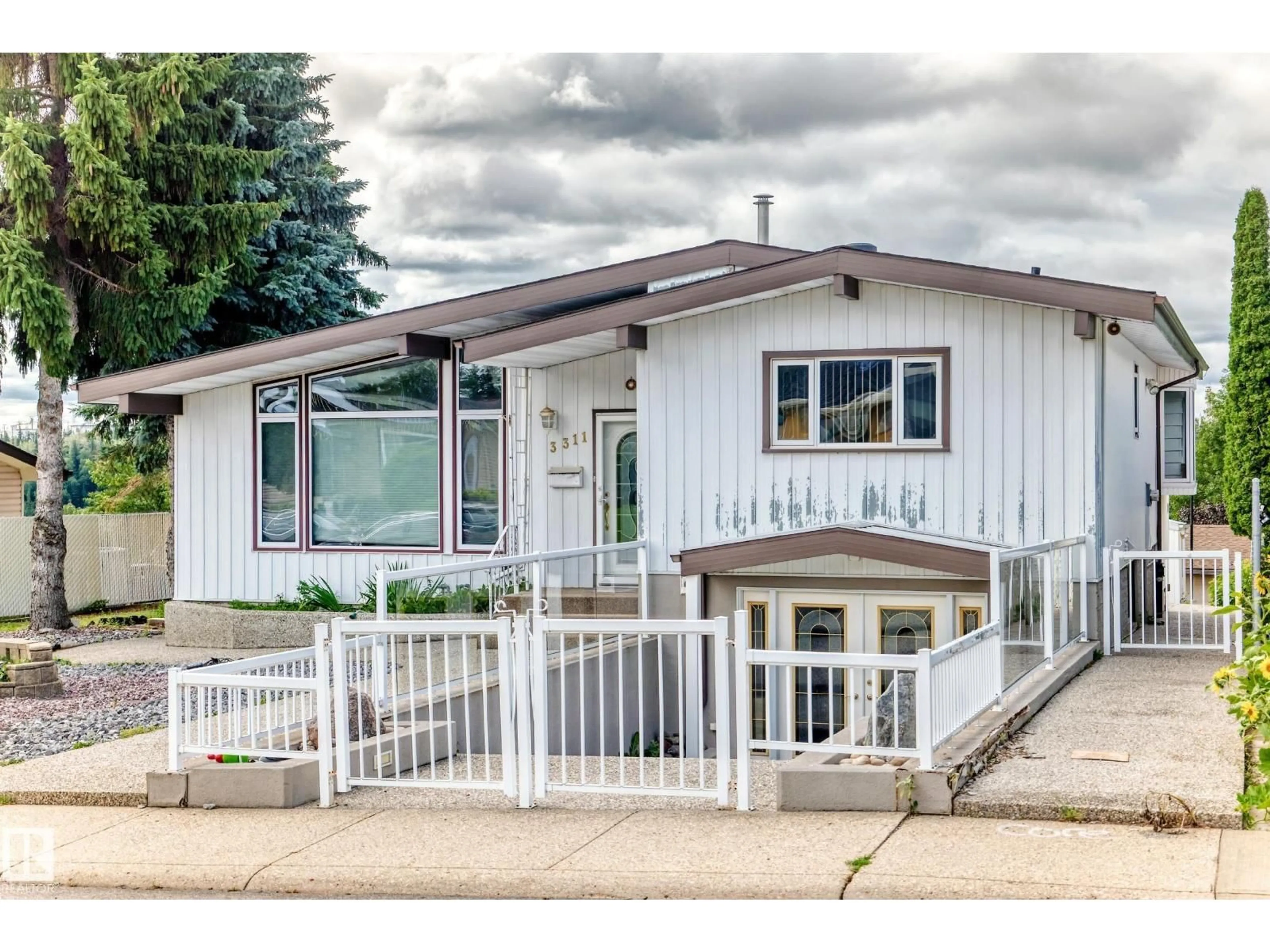 Home with vinyl exterior material, unknown for 3311 104 AV, Edmonton Alberta T5W0A8