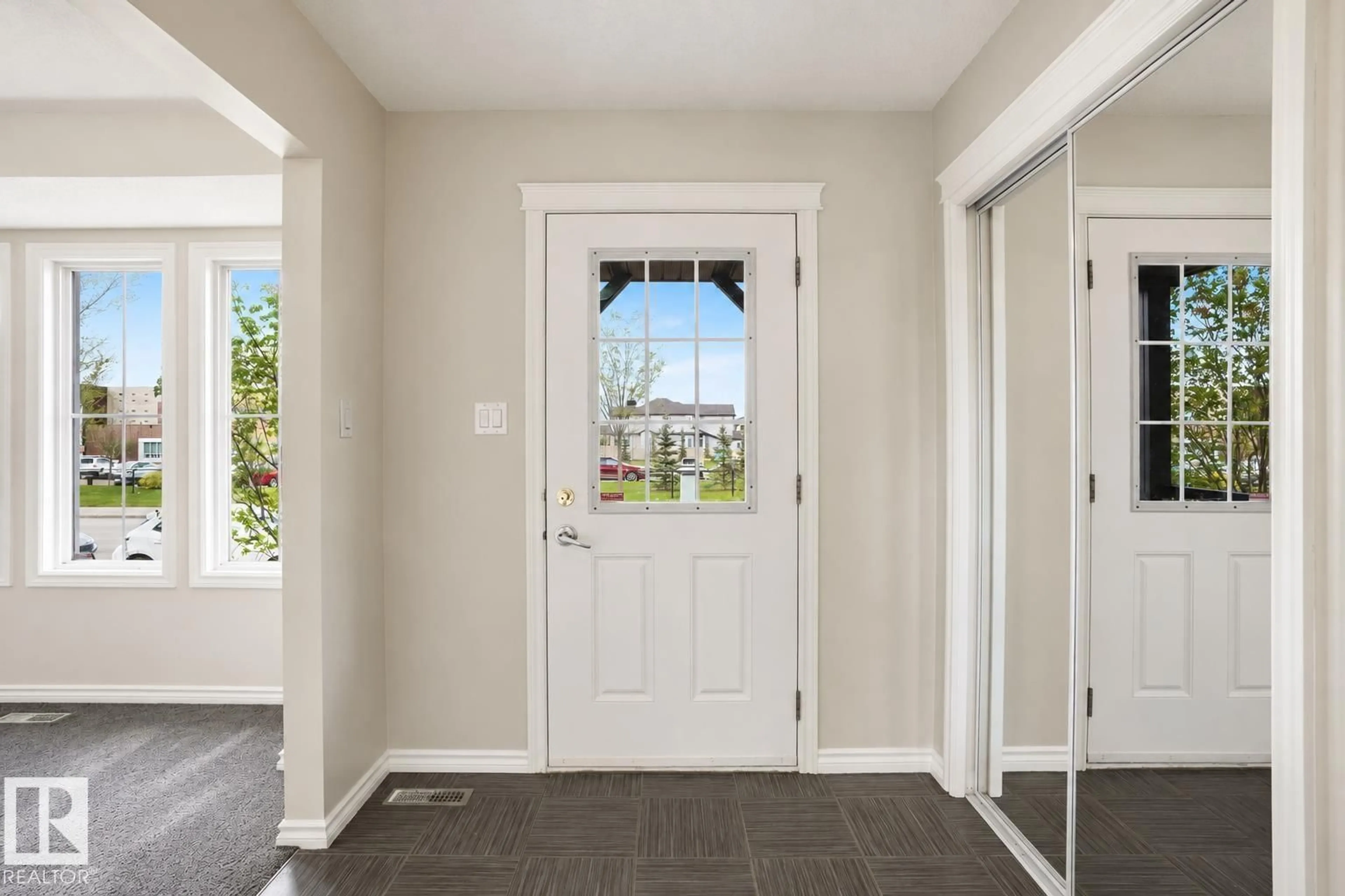 Indoor entryway for 445 WATT BV, Edmonton Alberta T6X1P9