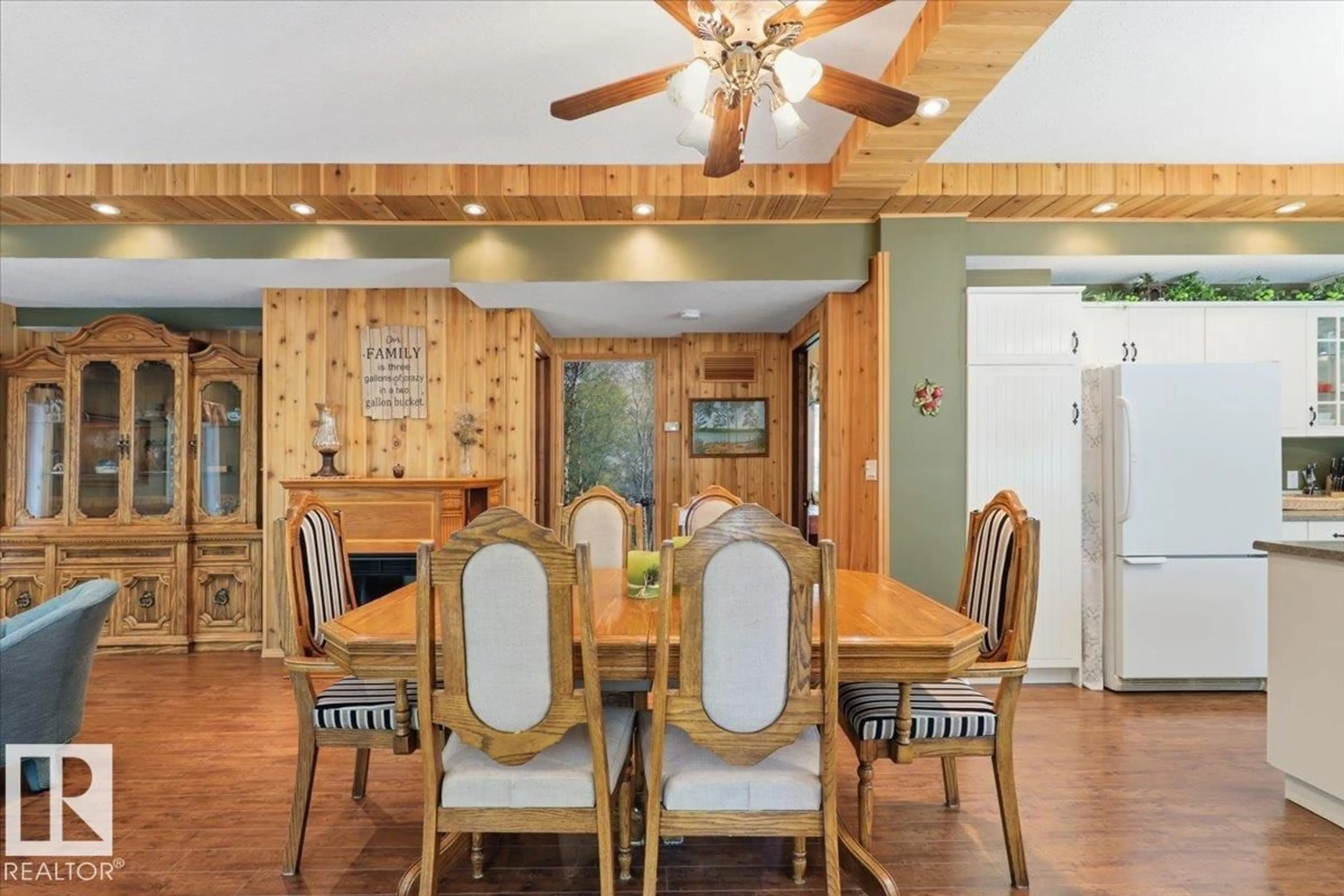 Dining room, wood/laminate floor for 128 462028 RGE ROAD 11, Rural Wetaskiwin County Alberta T0C2V0