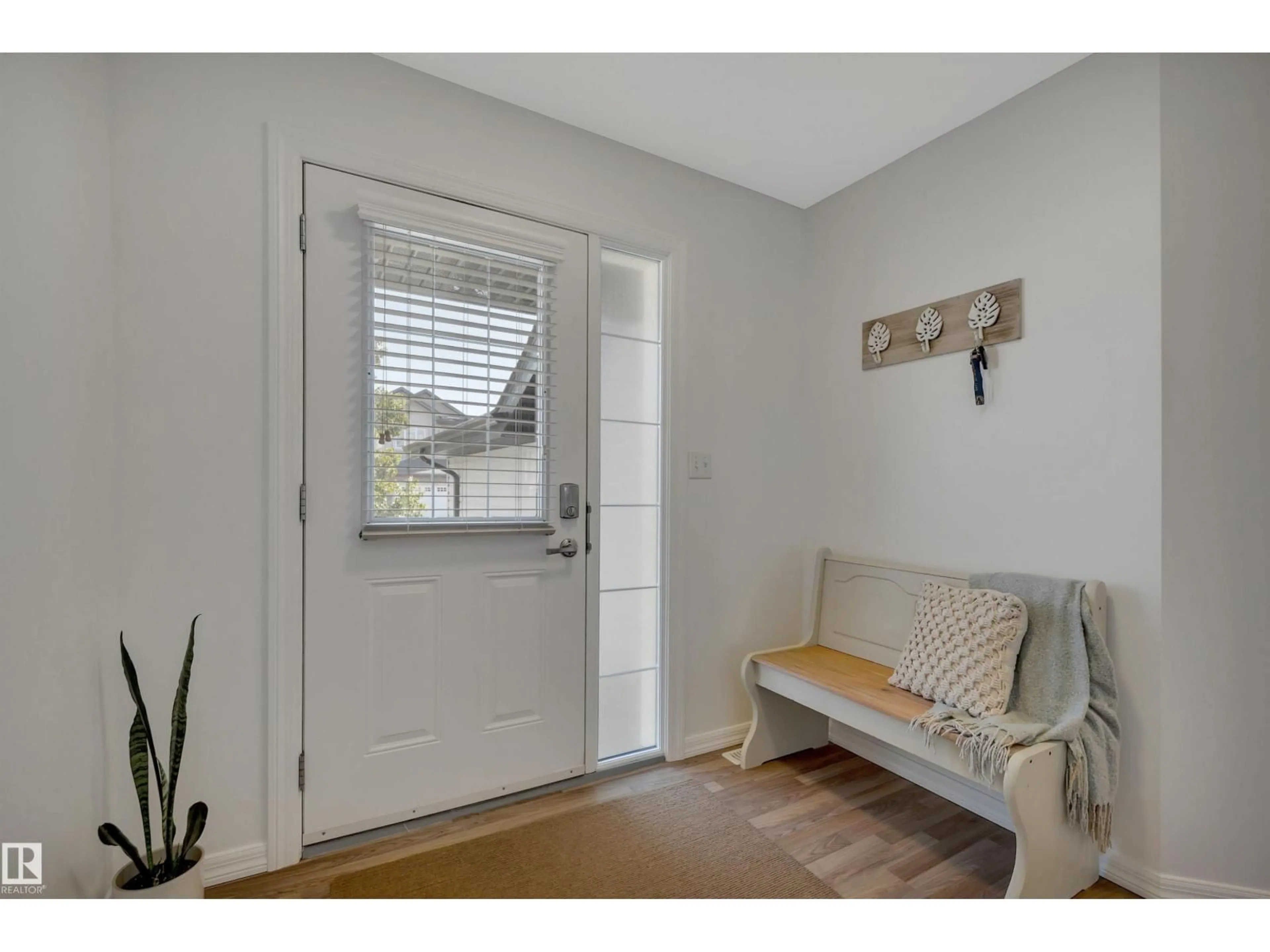 Indoor entryway for 1325 CUNNINGHAM DR, Edmonton Alberta T6W0R8