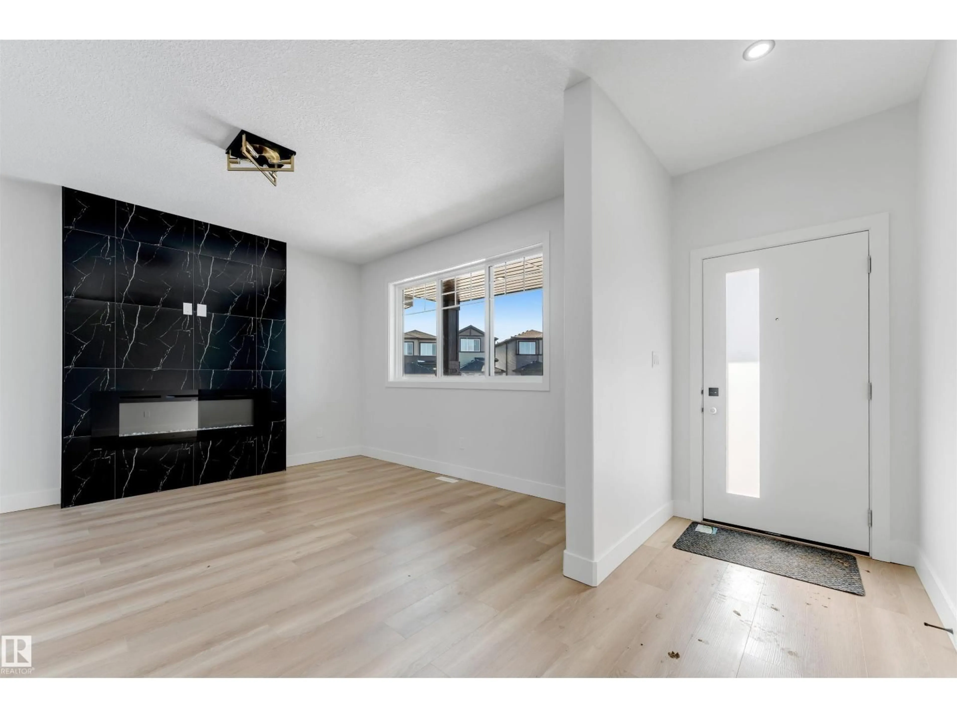Indoor entryway for 22932 80 AV, Edmonton Alberta T5T7Y1