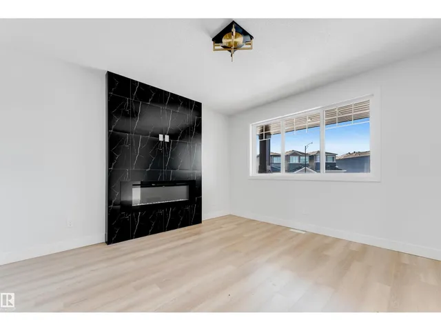 22932 80 AV, Edmonton 5