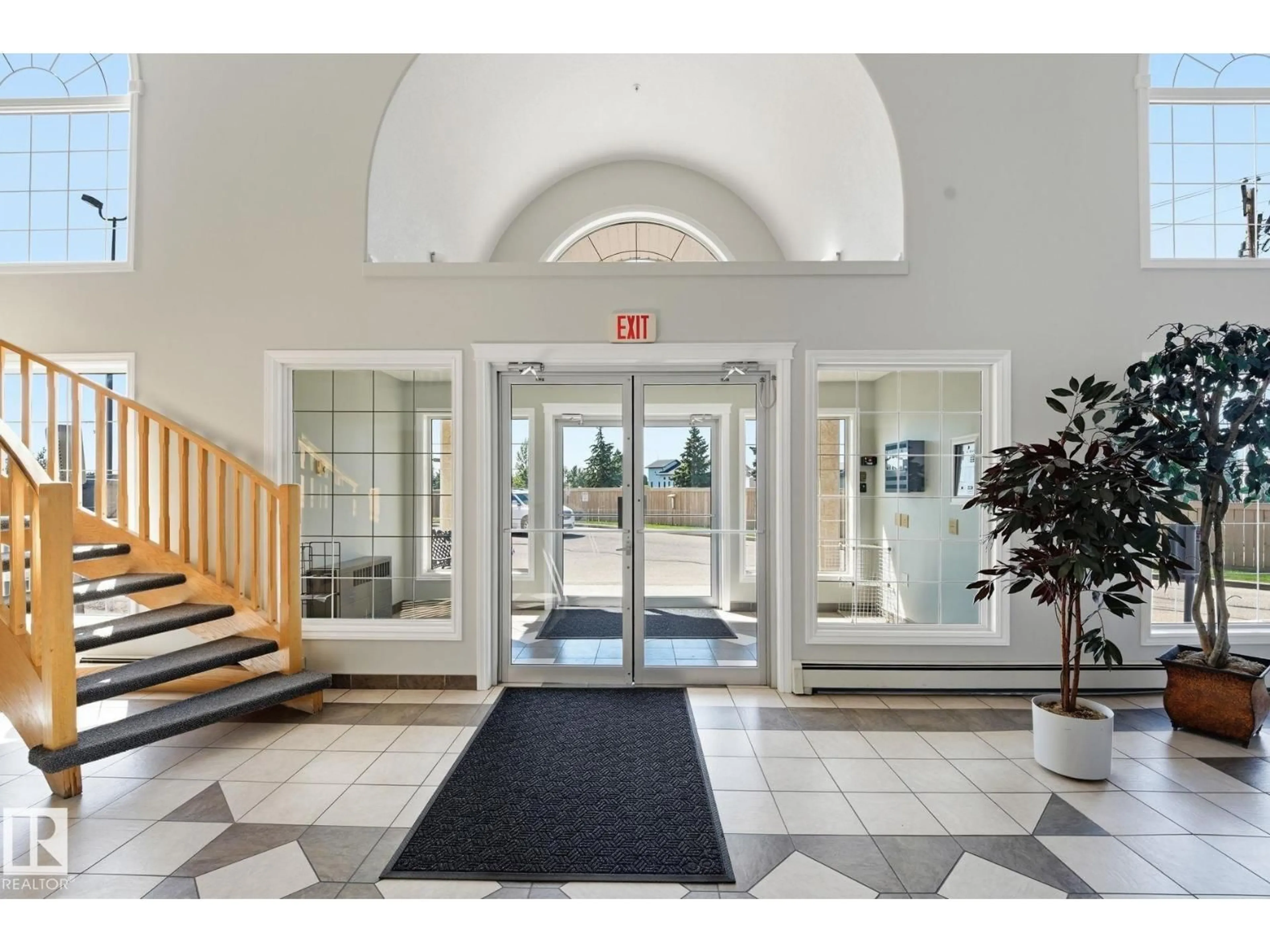 Indoor foyer for 227 7801 GOLF COURSE RD, Stony Plain Alberta T7Z0C7