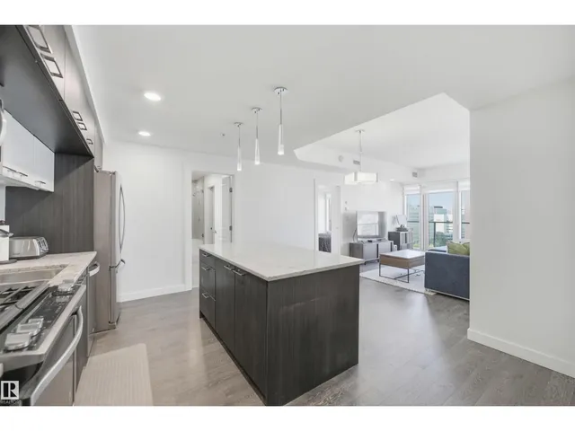 2002 - 9720 106 ST, Edmonton 4