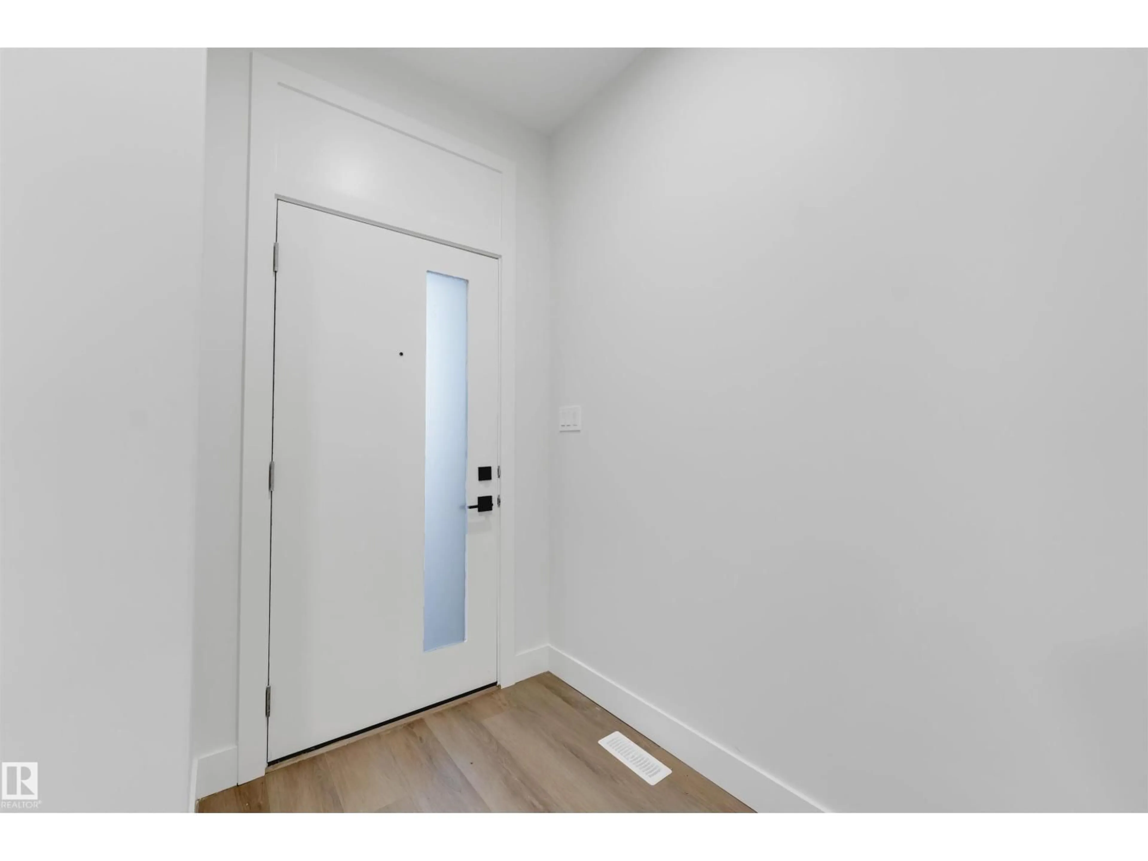 Indoor entryway for 22804 82 AV, Edmonton Alberta T5T7X9