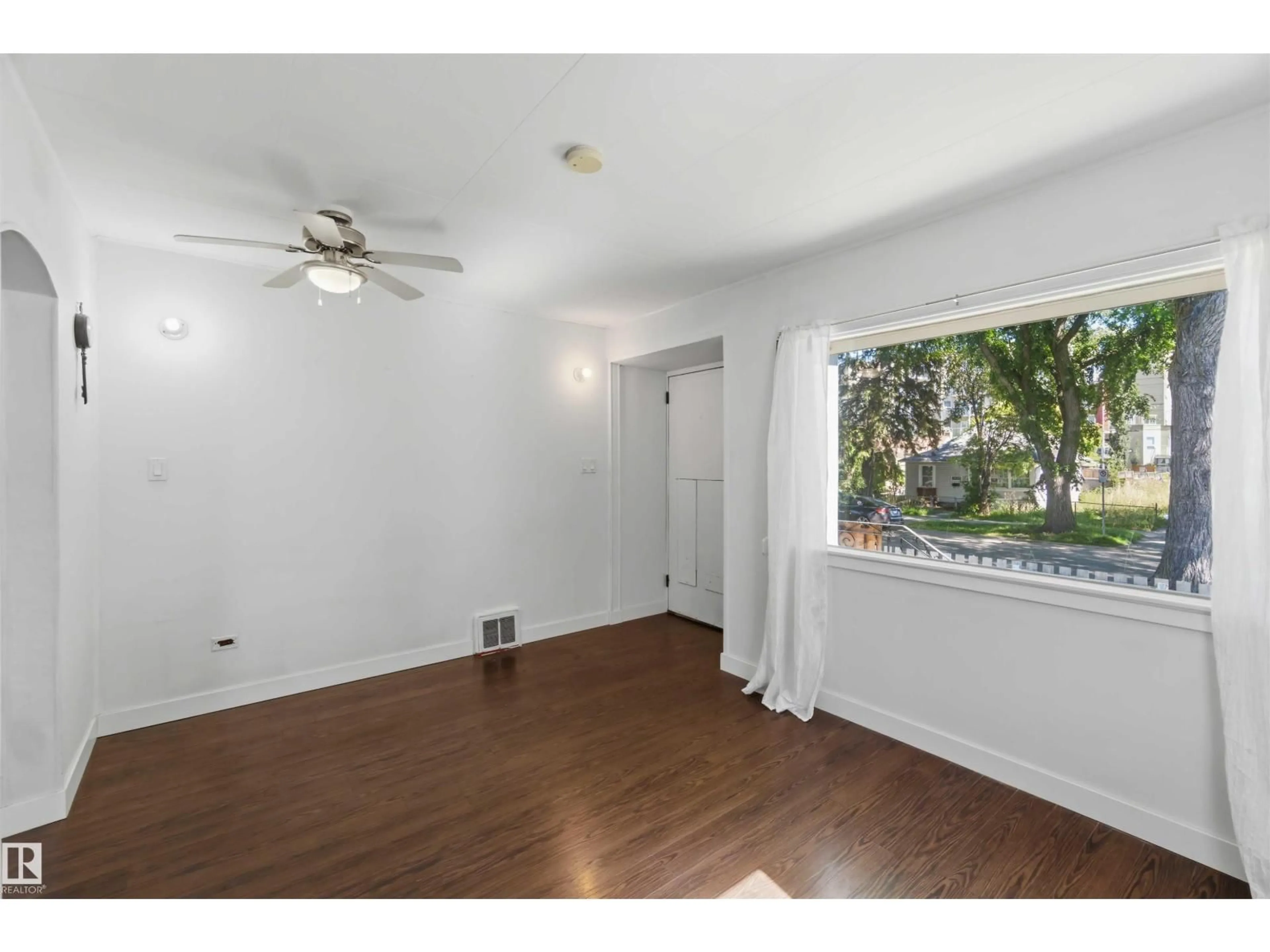 A pic of a room for 11220 84 ST, Edmonton Alberta T5B3A9