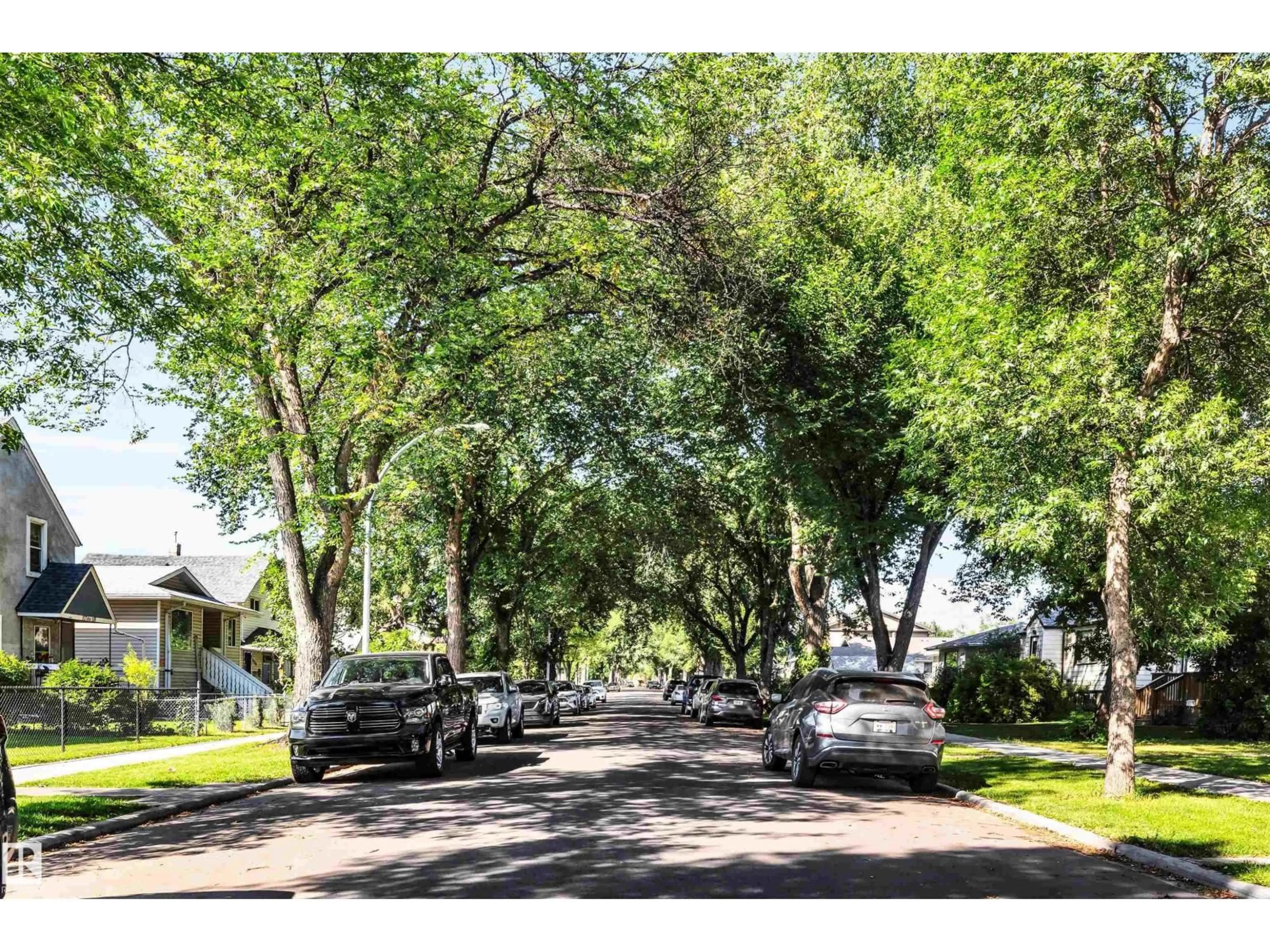 Parking for 12740 118 ST, Edmonton Alberta T5E5K8
