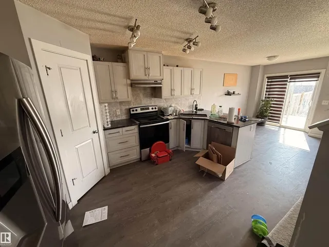 3317 11 AV, Edmonton 3