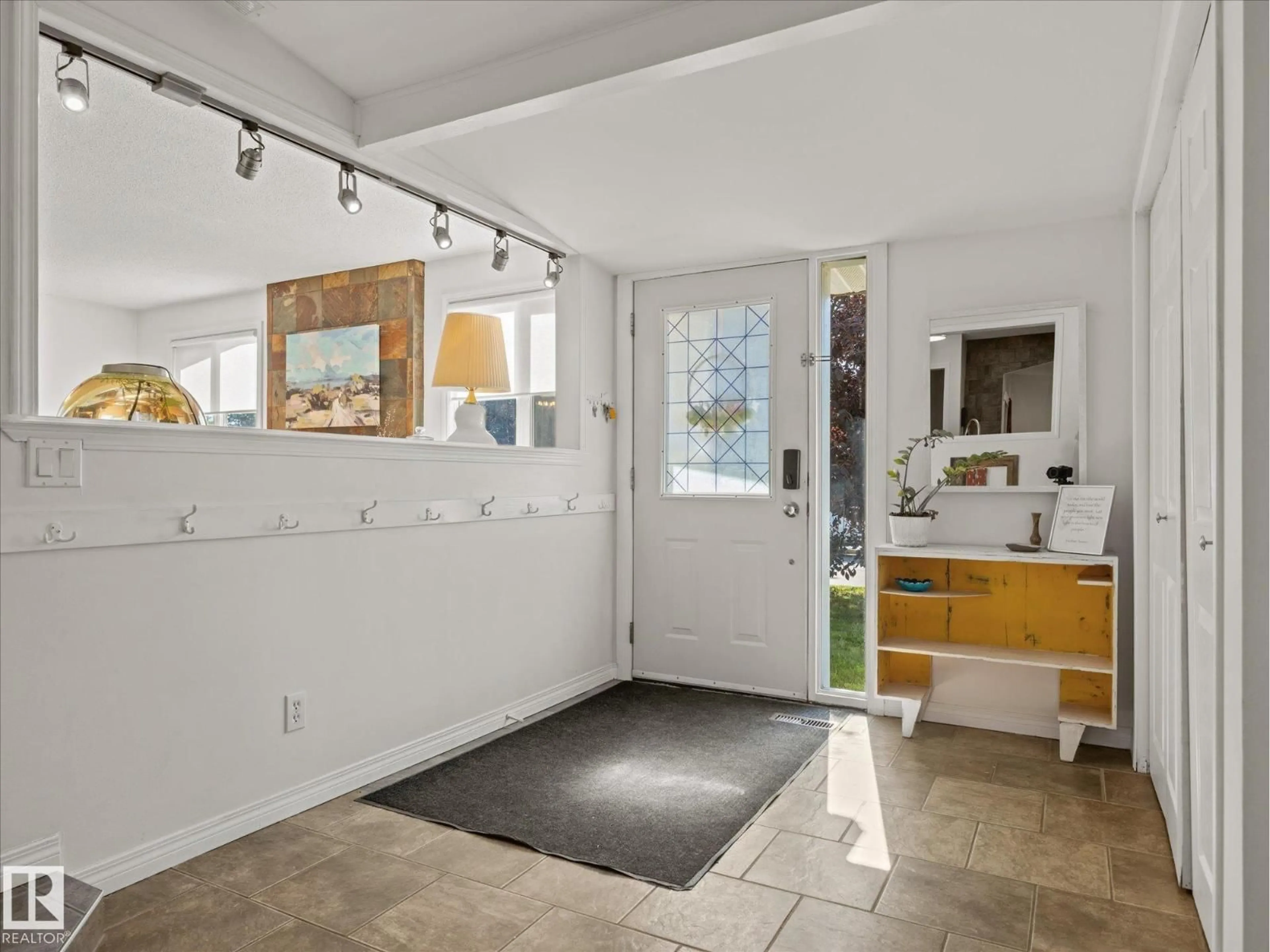Indoor entryway for 6804 94A AV, Edmonton Alberta T6B0Y8