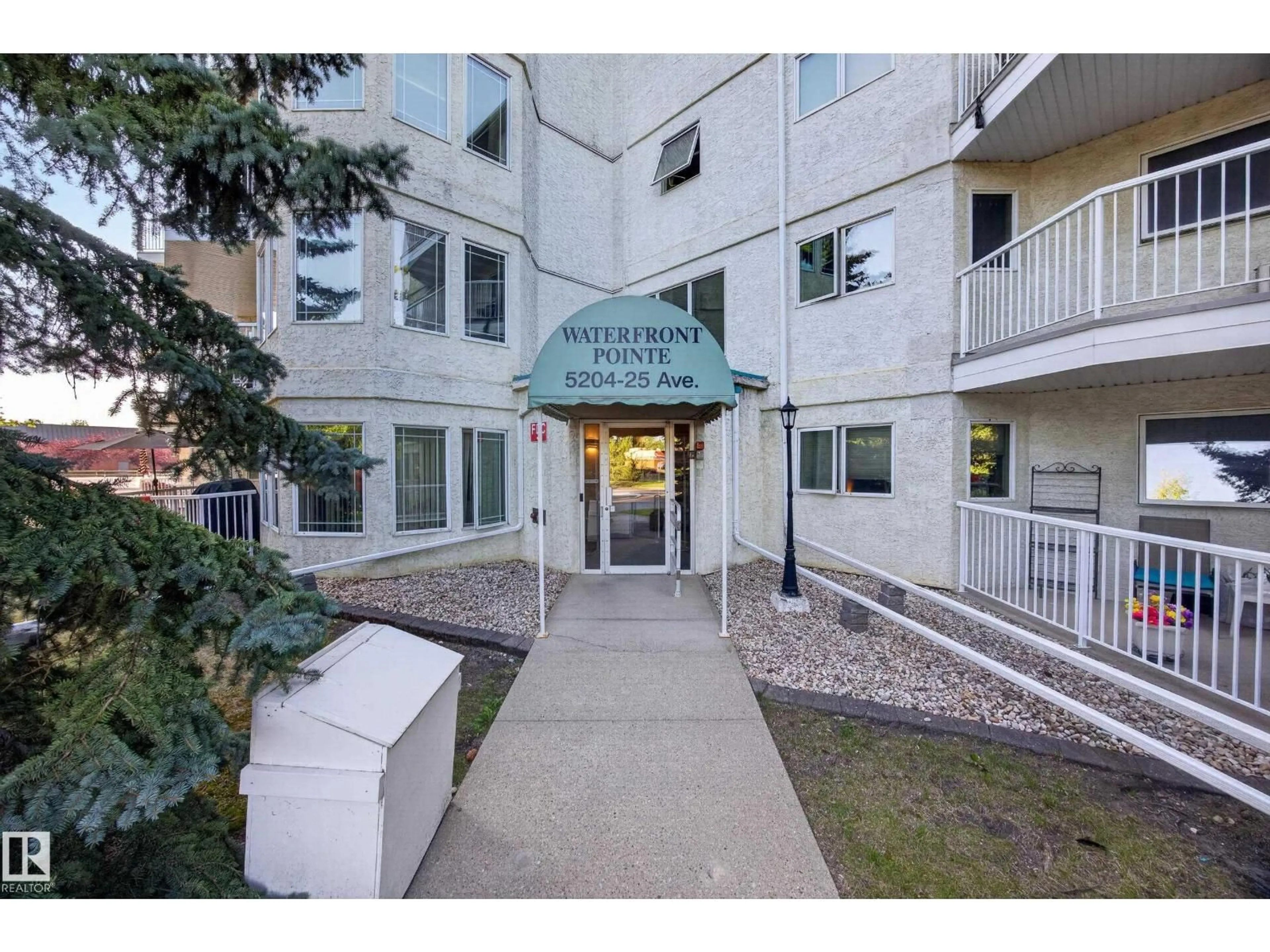 Indoor foyer for #405 - 5204 25 AV, Edmonton Alberta T6L6R2