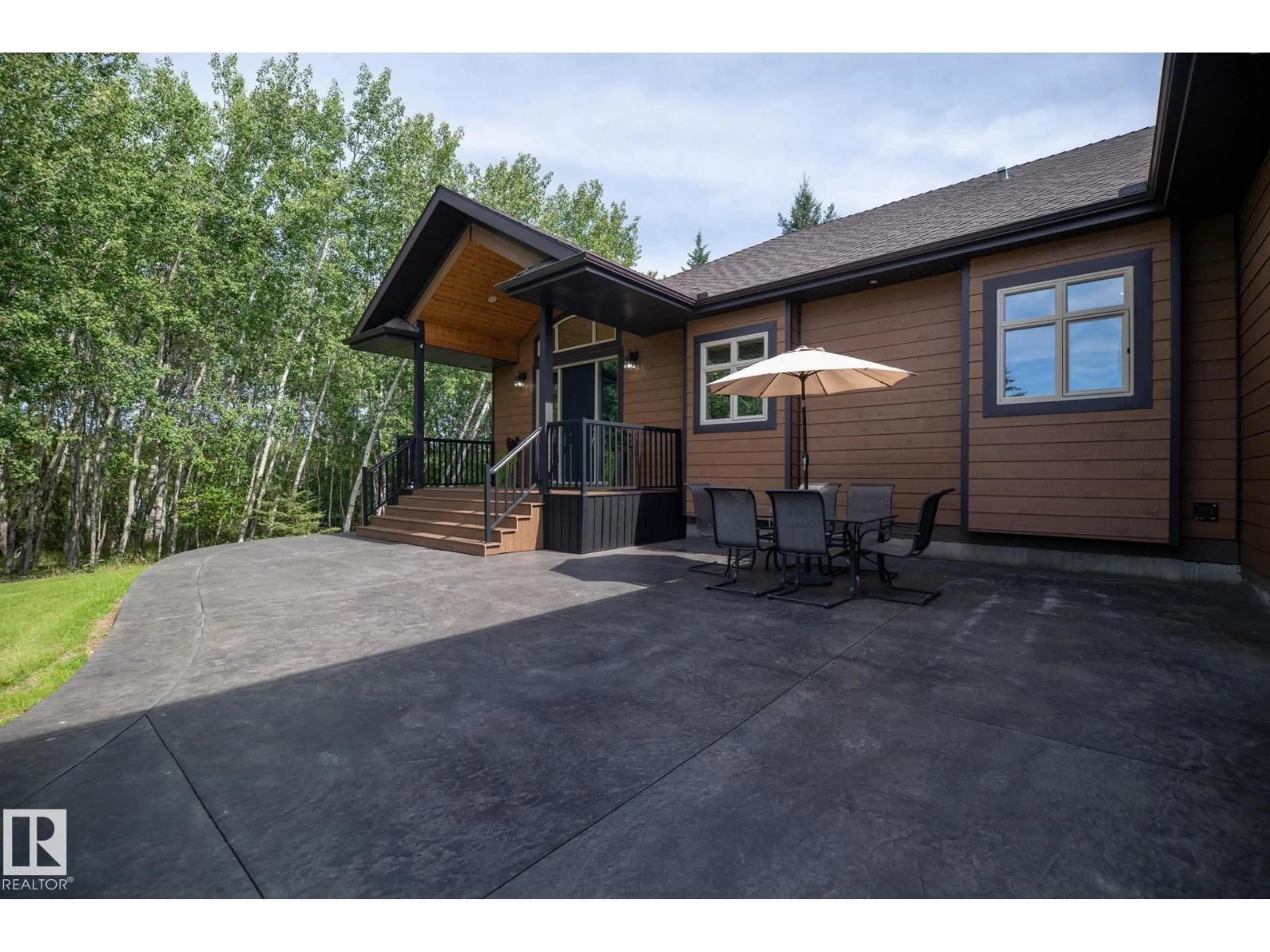 Patio, unknown for 211 ASPEN DR, Rural Athabasca County Alberta T9S1S3