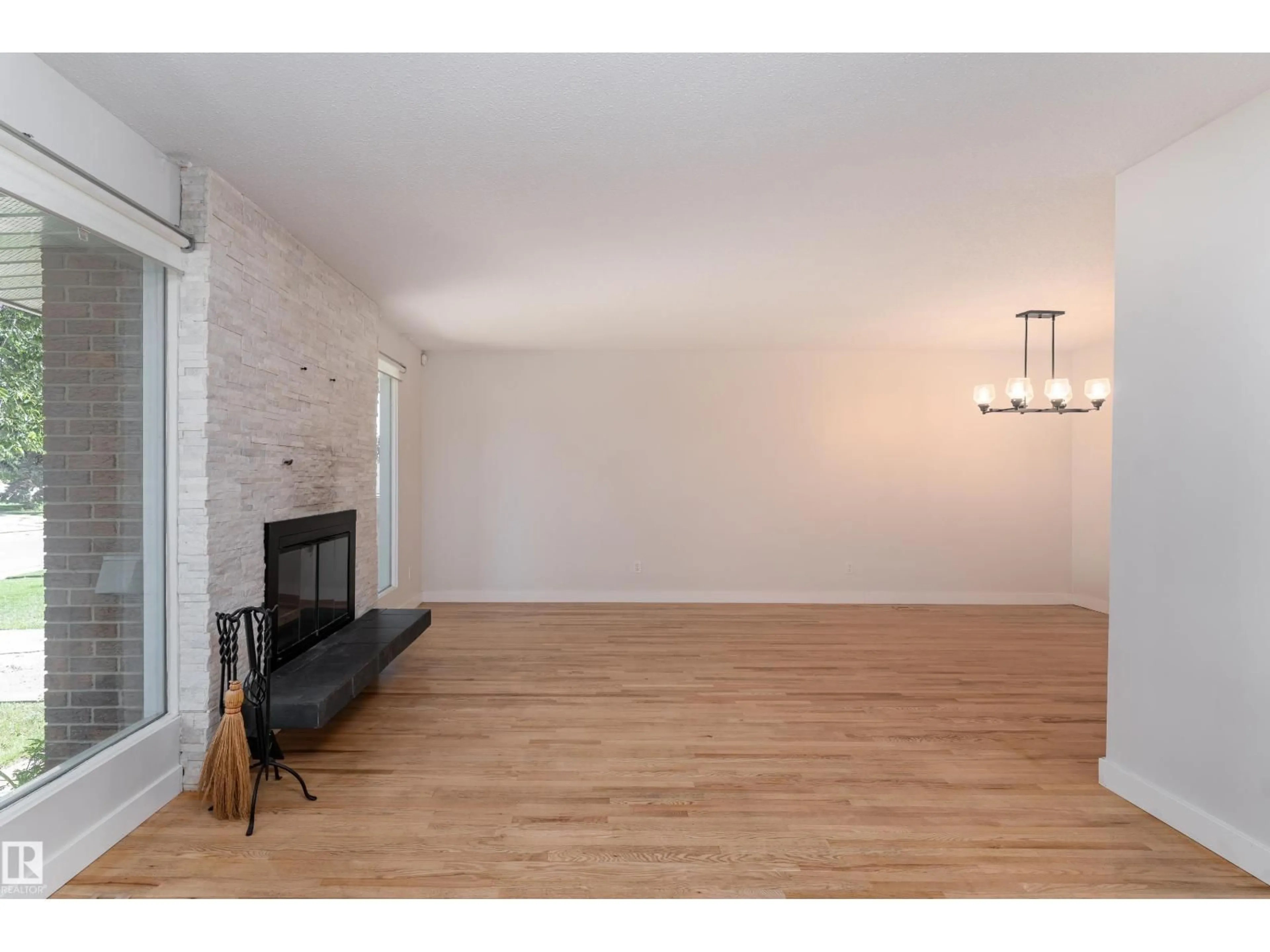 A pic of a room for 10415 39A AV, Edmonton Alberta T6J2J5