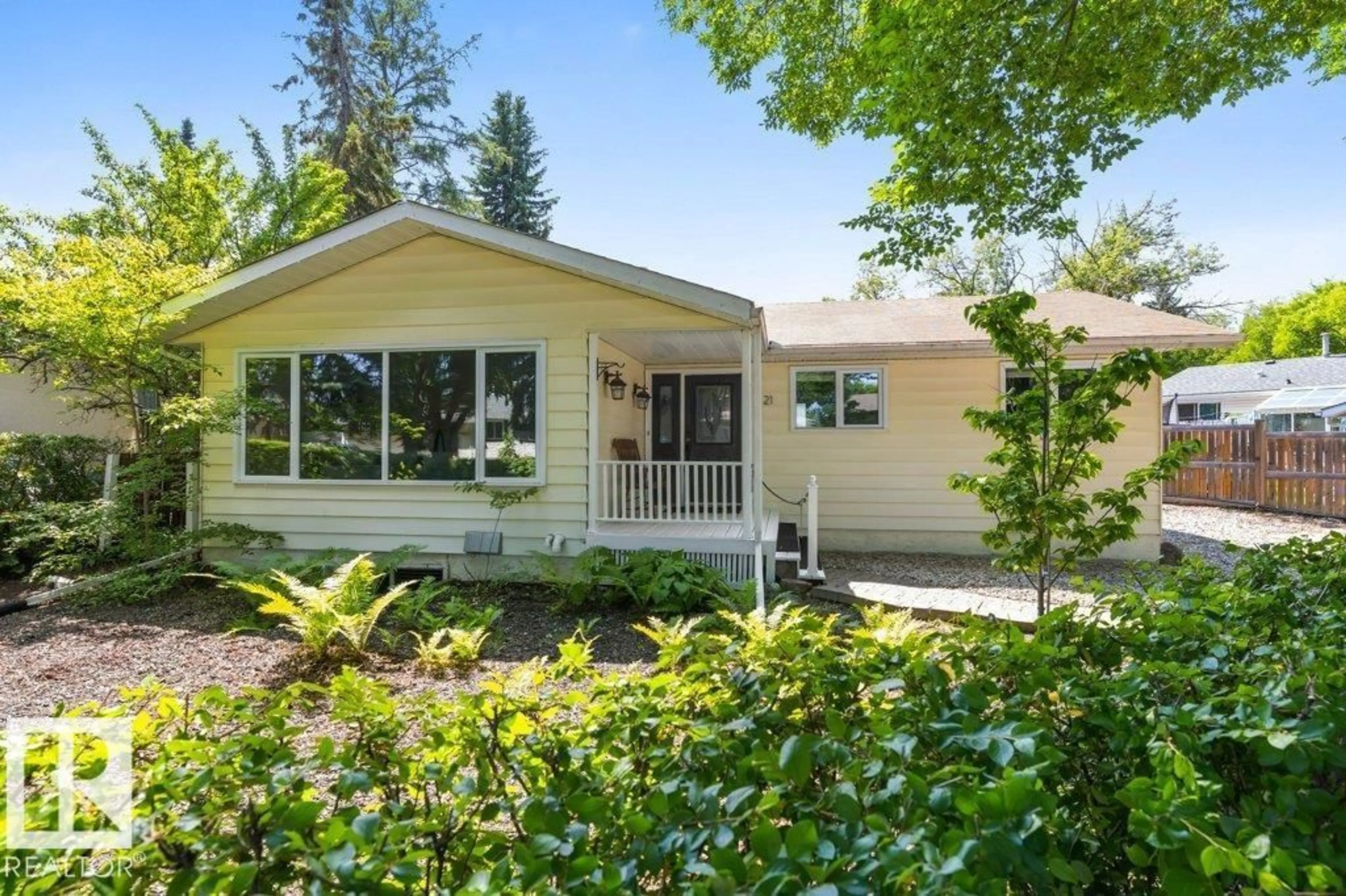 Home with vinyl exterior material, street for 21 FLINT CR, St. Albert Alberta T8N1Y7