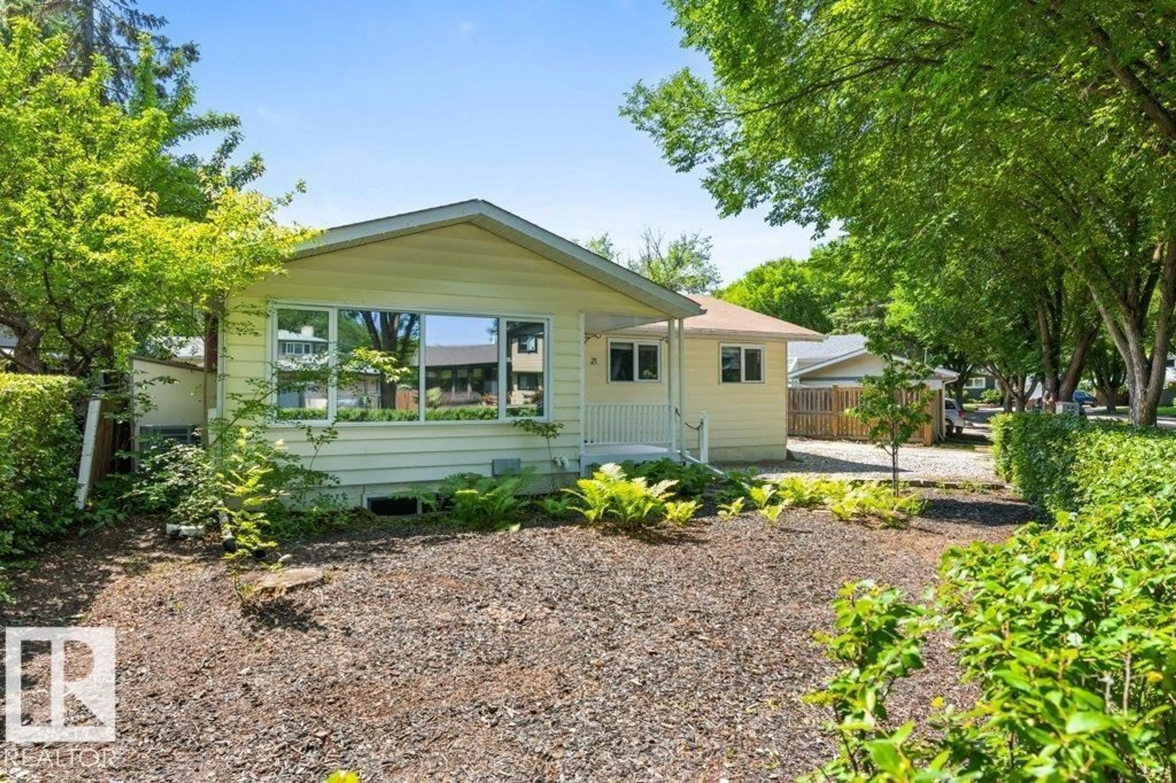 Home with vinyl exterior material, street for 21 FLINT CR, St. Albert Alberta T8N1Y7