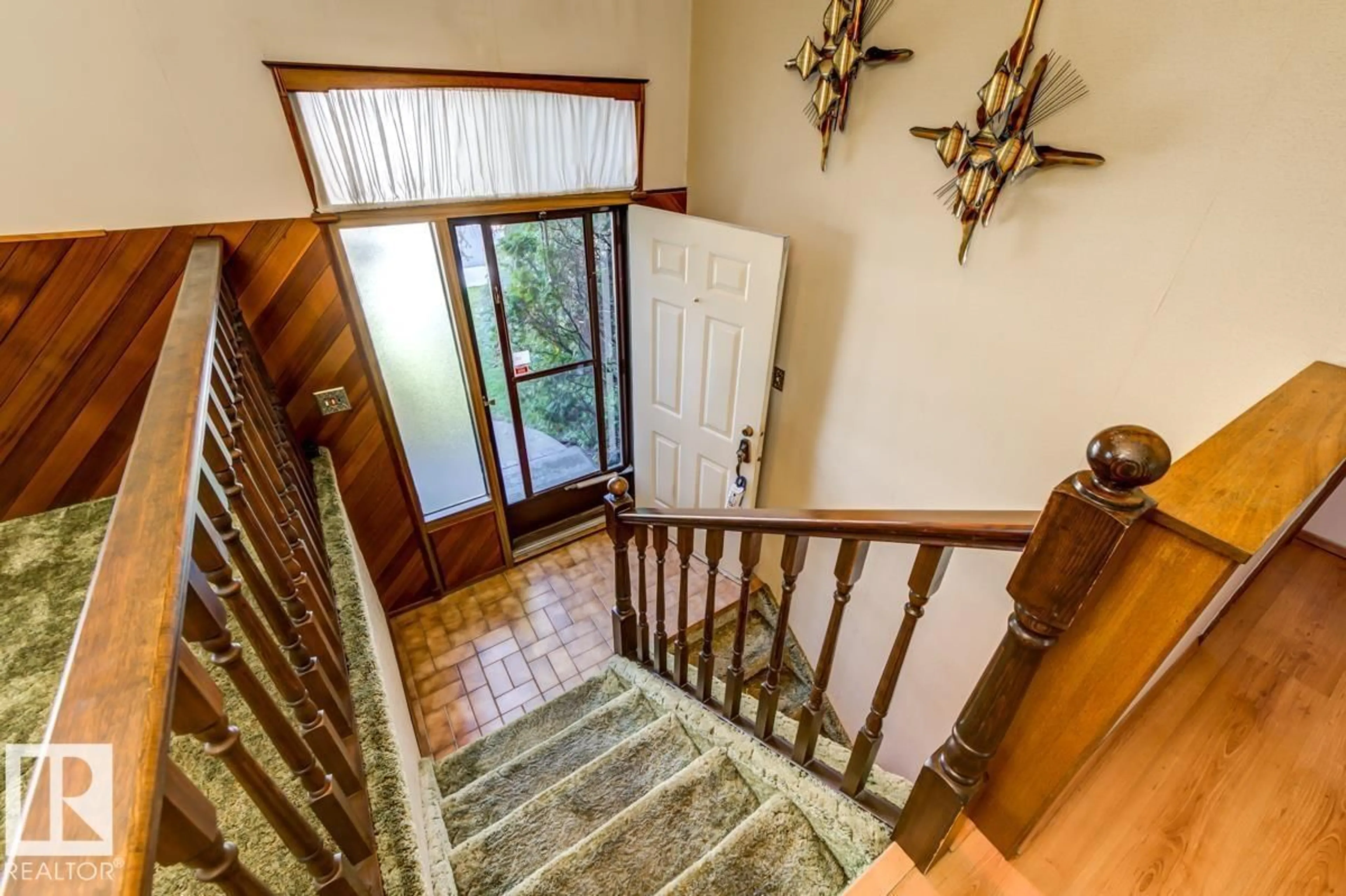 Indoor foyer for 5811 92 AV, Edmonton Alberta T6B2G9