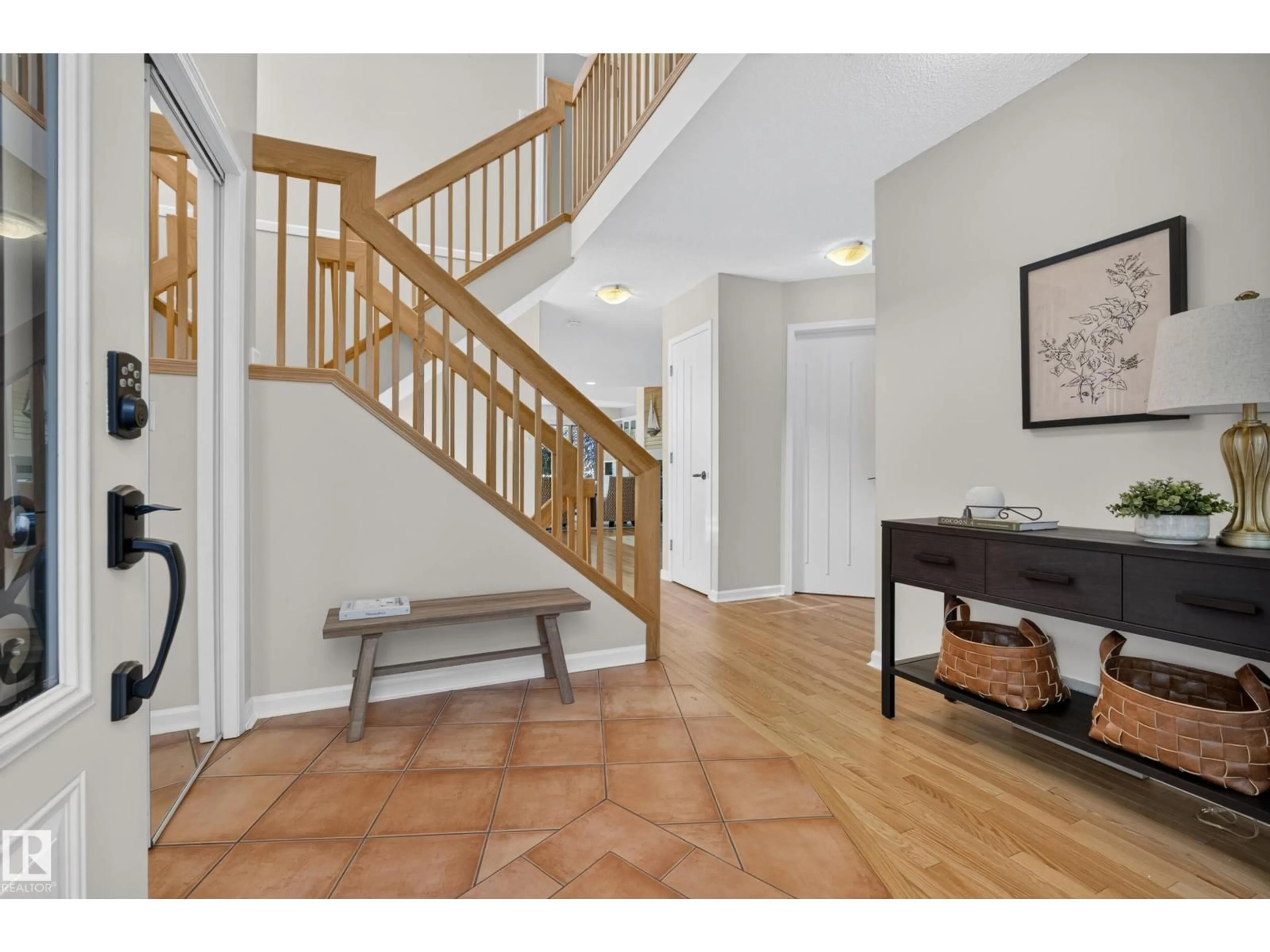 Indoor entryway for NW - 9324 93 ST, Edmonton Alberta T6C3T8