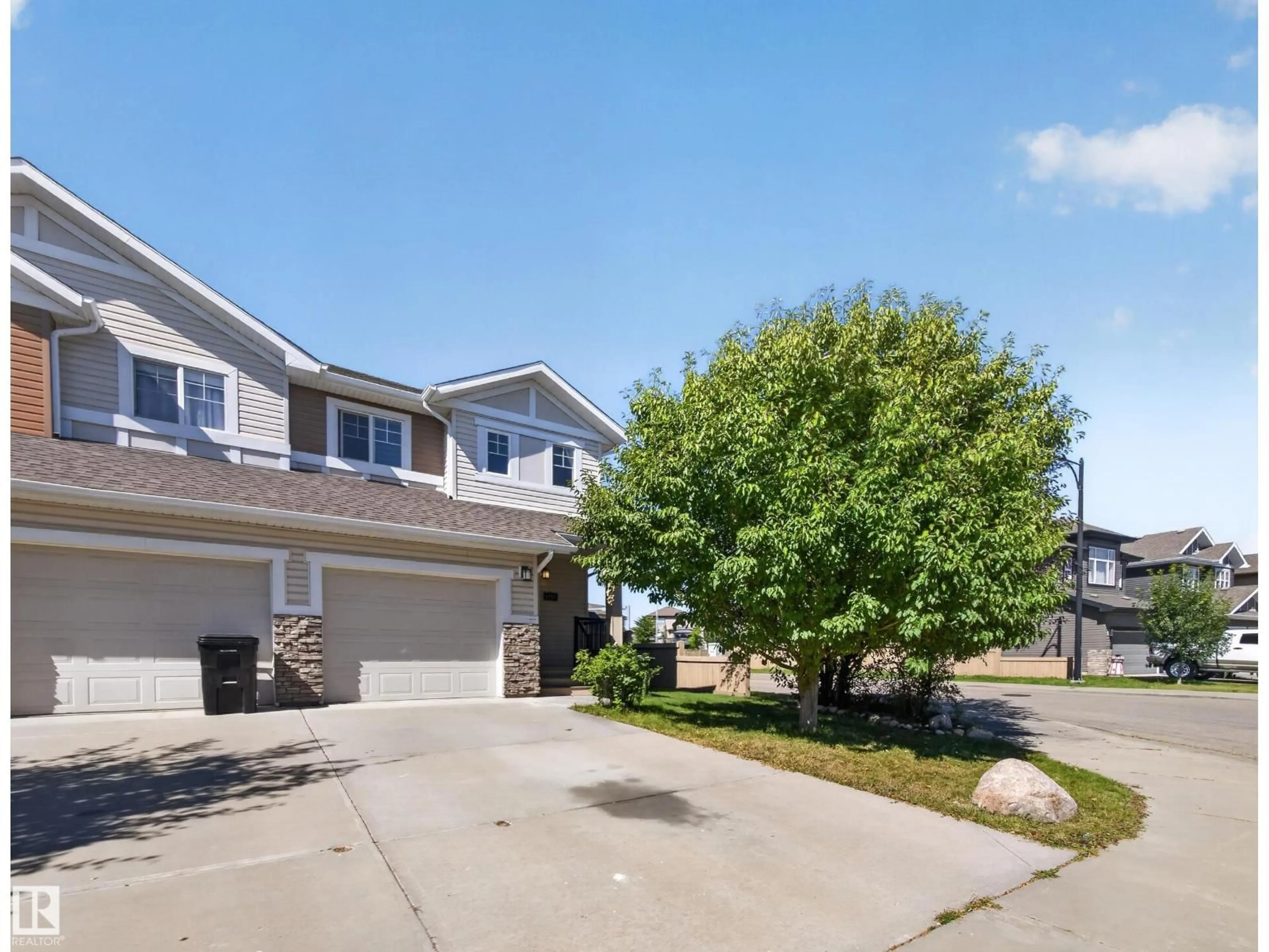 A pic from outside/outdoor area/front of a property/back of a property/a pic from drone, street for NW - 1755 HAMMOND CR, Edmonton Alberta T6M0K4