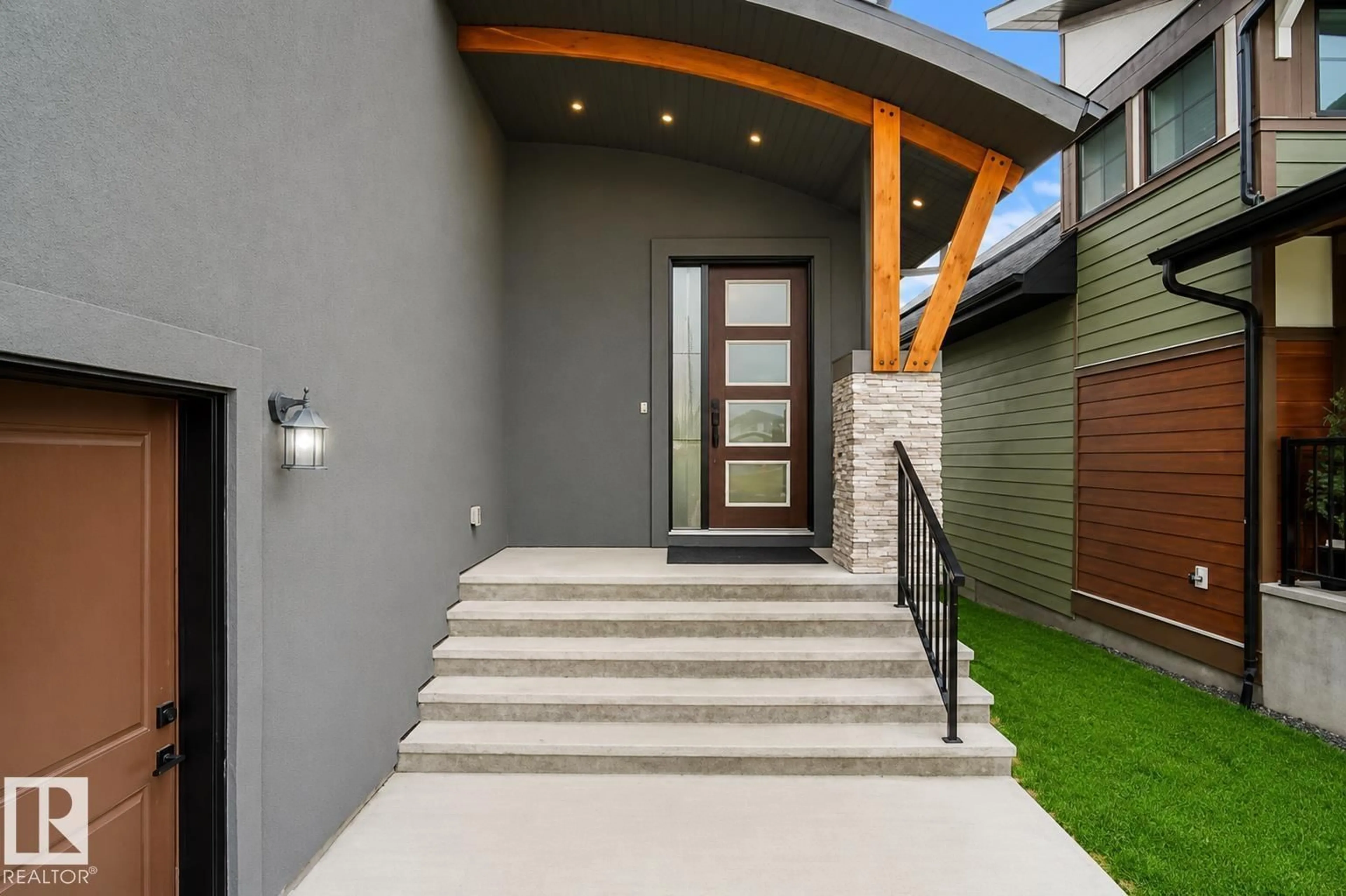 Indoor entryway for 162 EDGEWATER CI, Leduc Alberta T9E1K5
