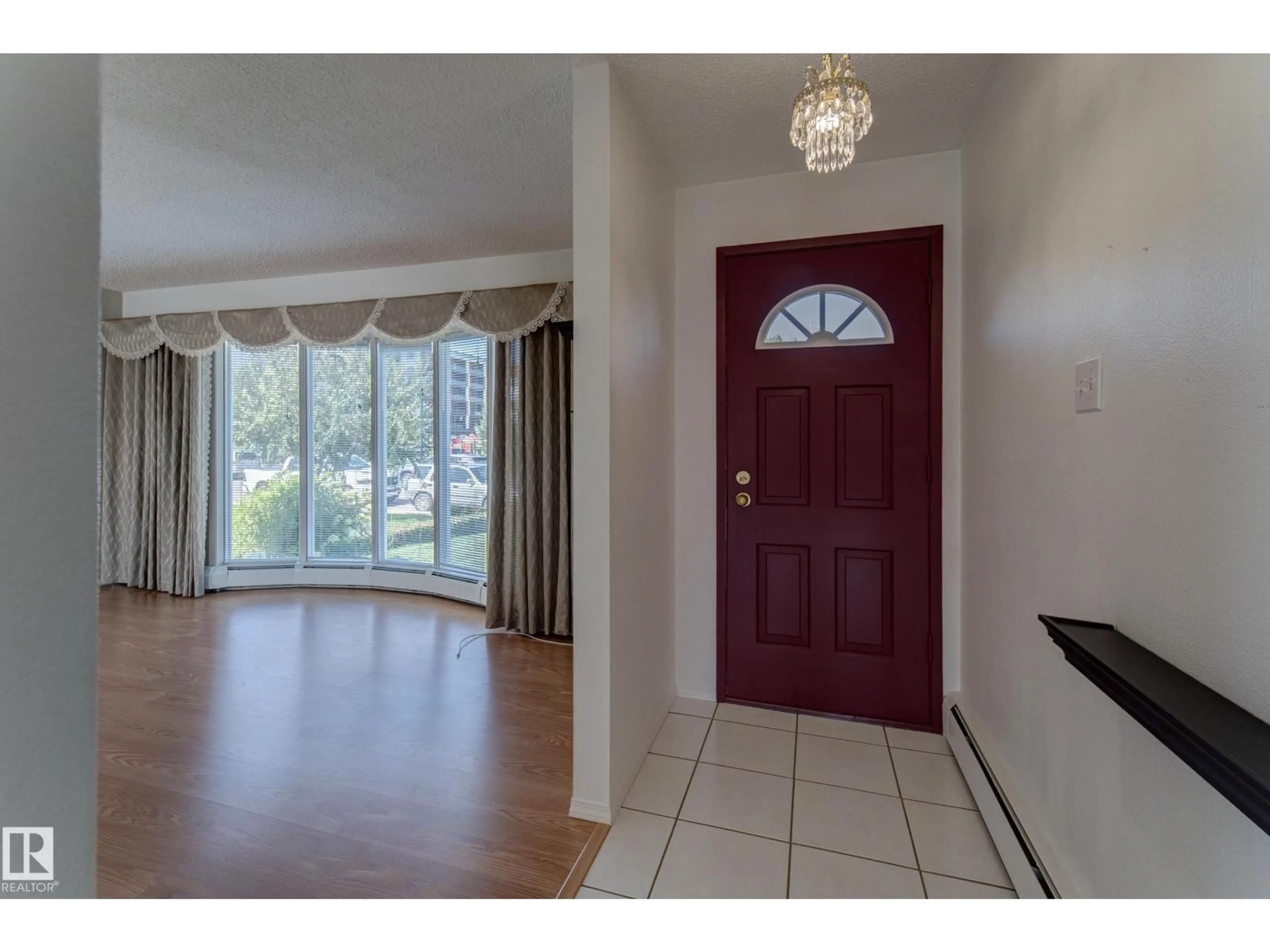 Indoor entryway for 11623 49 AV, Edmonton Alberta T6H0G9