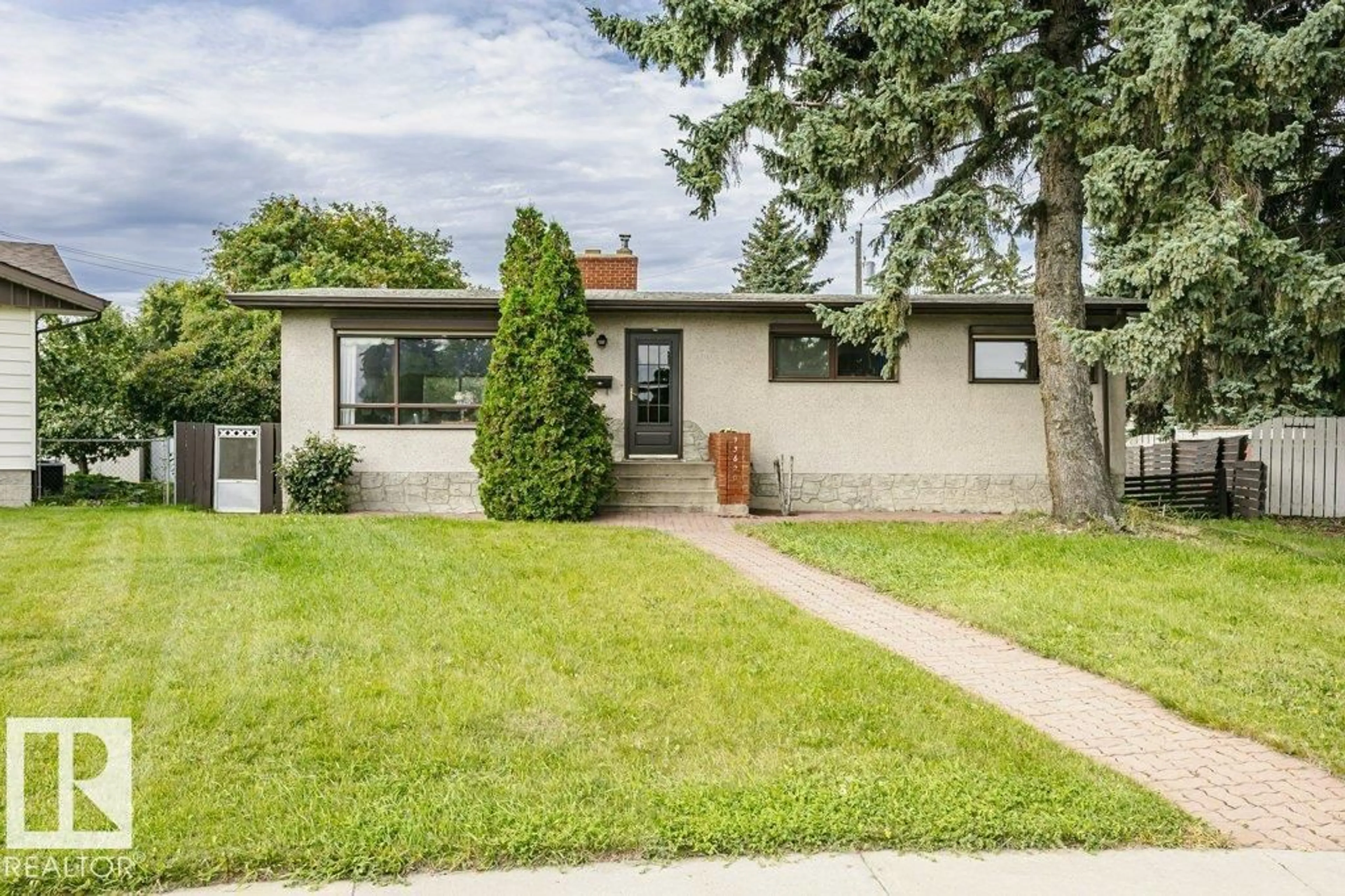 Home with vinyl exterior material, street for NW - 13620 132A ST, Edmonton Alberta T5L1S4