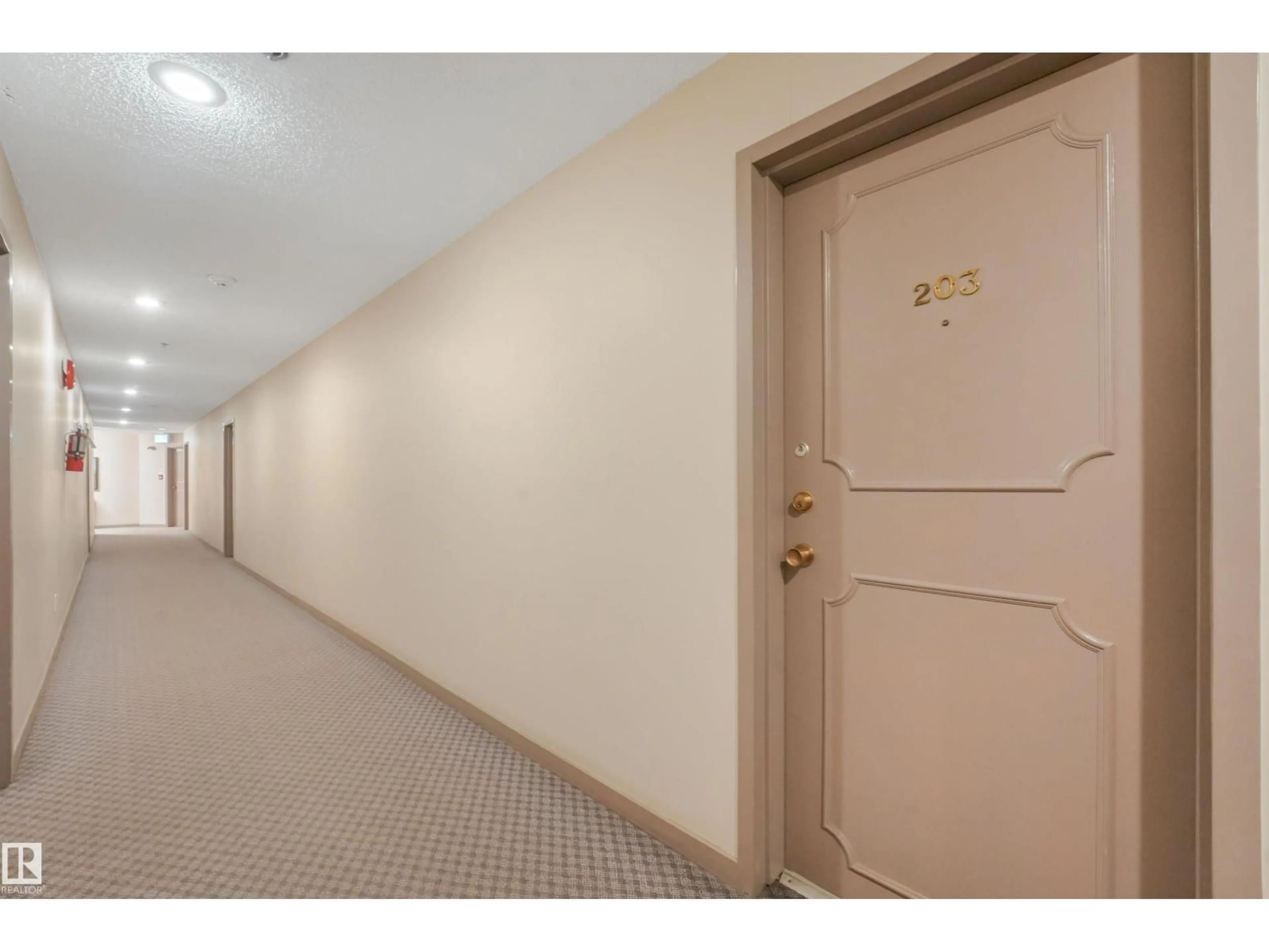Indoor foyer for #203 - 10171 119 ST, Edmonton Alberta T5K1Z1