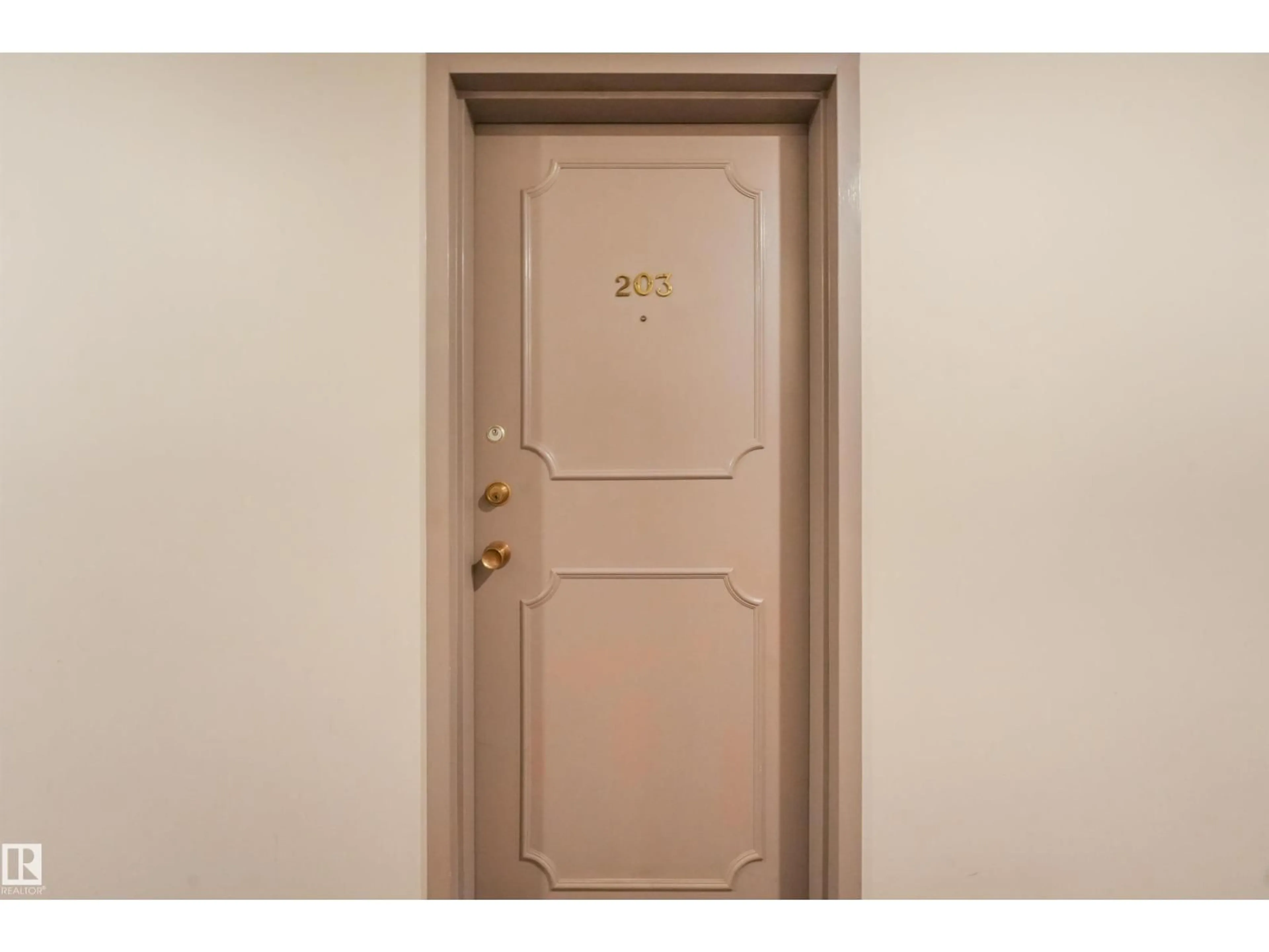 Indoor entryway for #203 - 10171 119 ST, Edmonton Alberta T5K1Z1