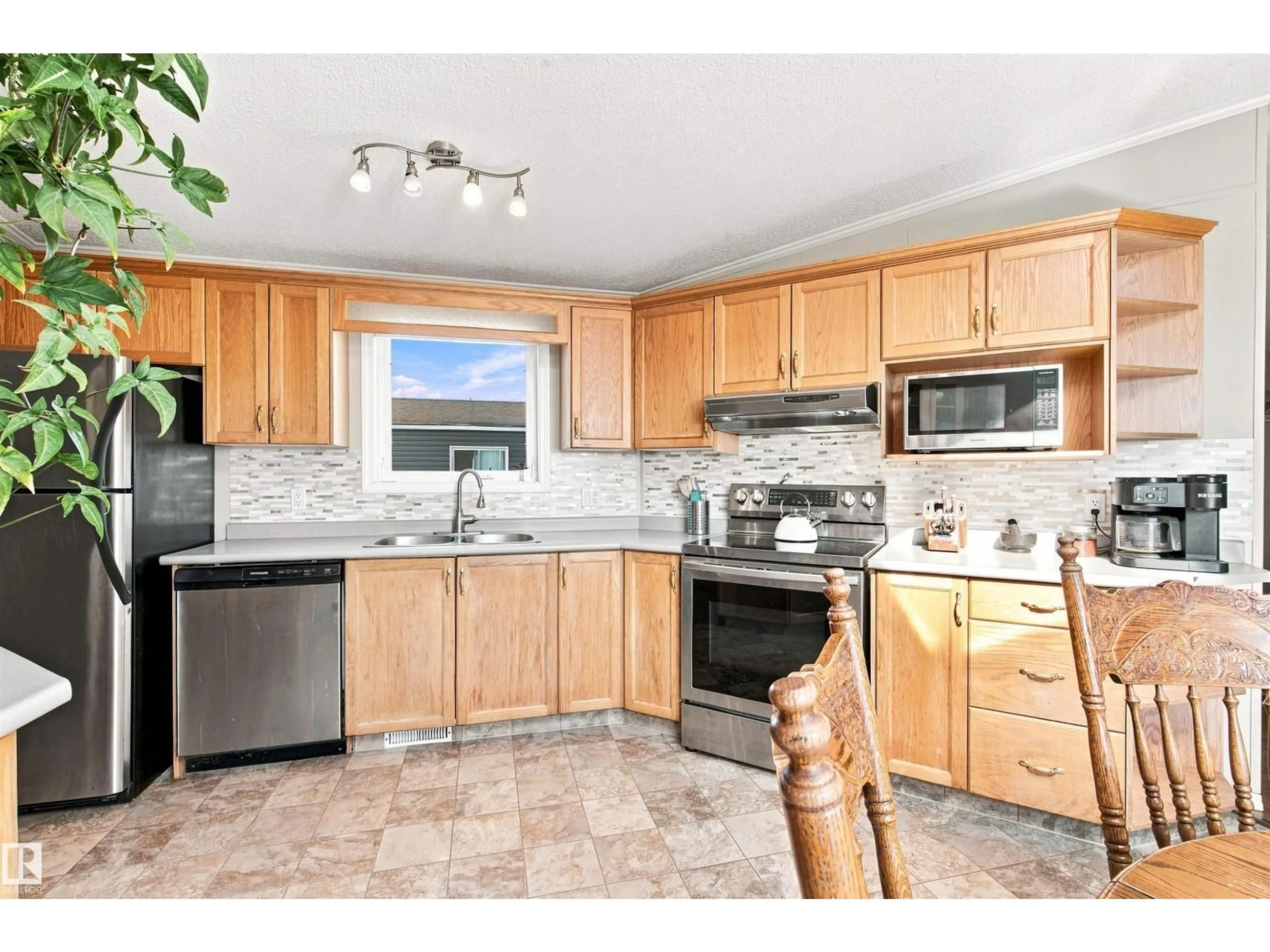 Standard kitchen, unknown for 89 5508 55 ST, Bonnyville Town Alberta T9N2B6