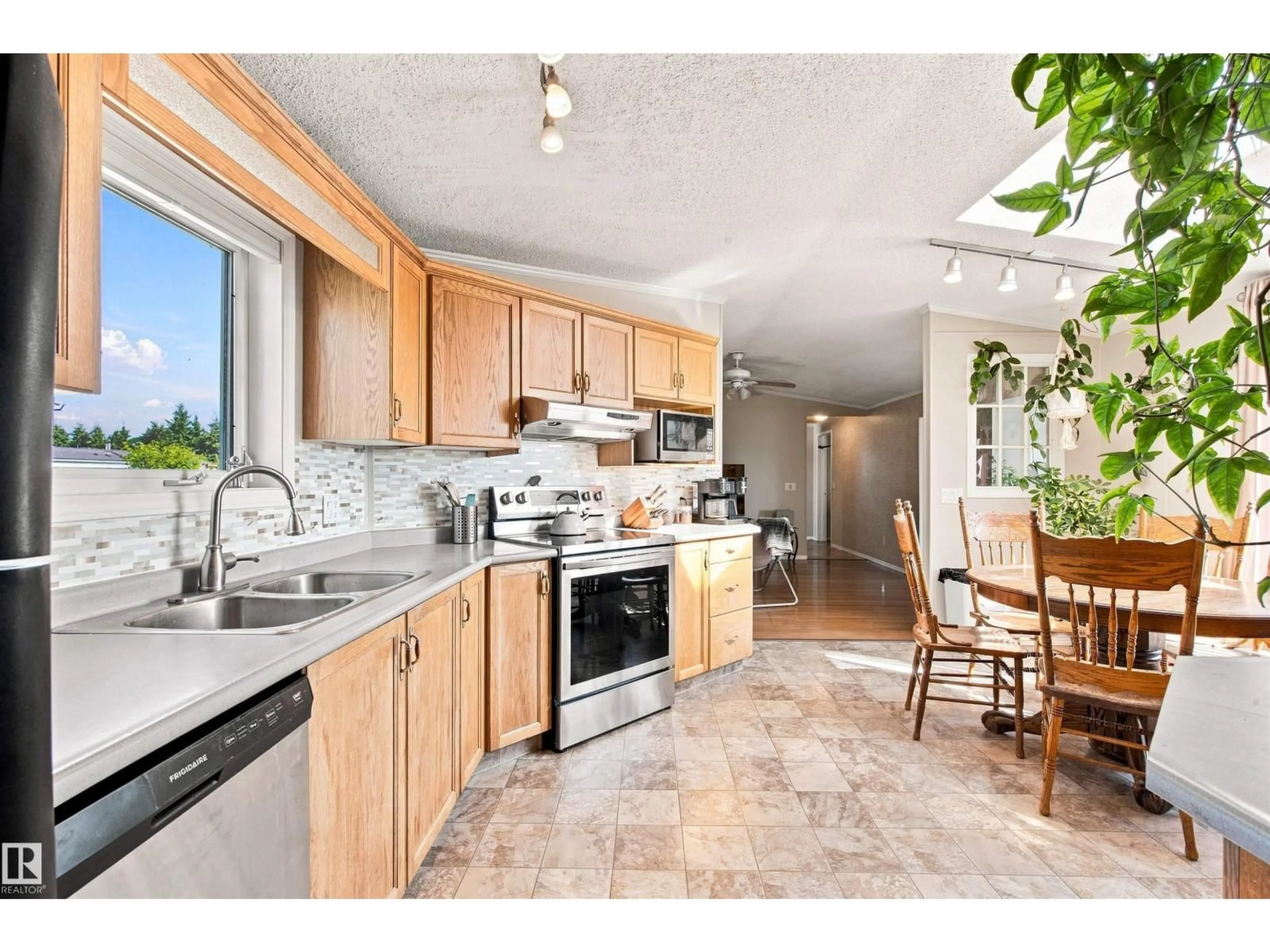 Open concept kitchen, ceramic/tile floor for 89 5508 55 ST, Bonnyville Town Alberta T9N2B6