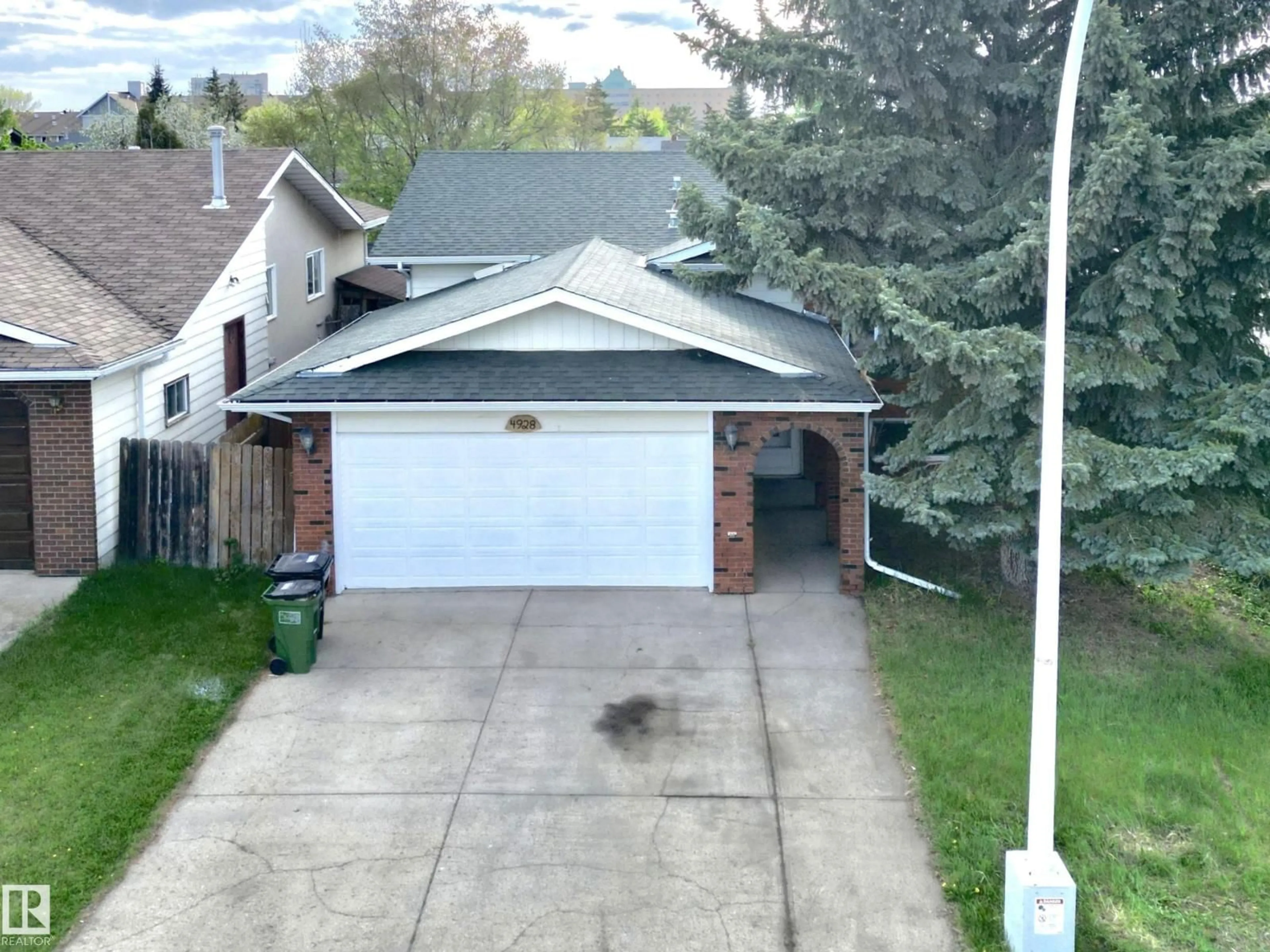 A pic from outside/outdoor area/front of a property/back of a property/a pic from drone, street for 4928 31 AV, Edmonton Alberta T6L5H6