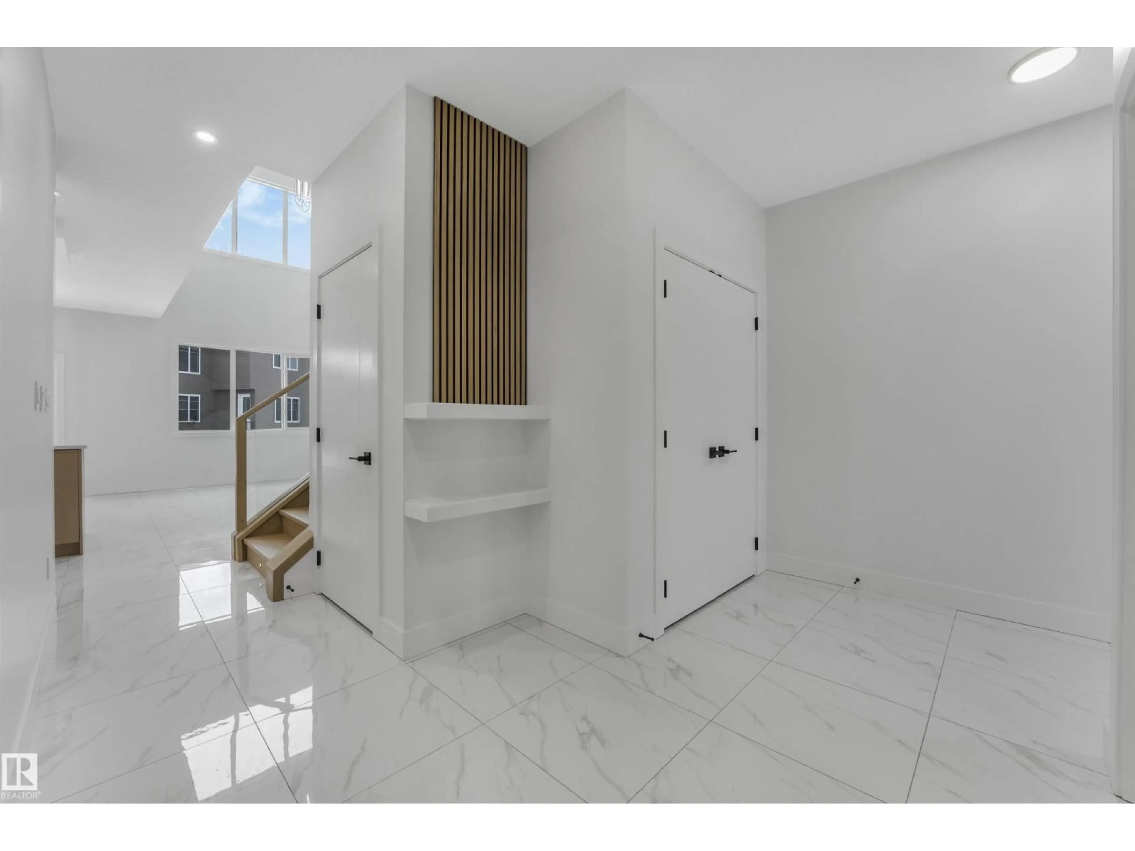 Indoor entryway for 575 ASHGROVE CIRCLE, Leduc Alberta T9E0K8