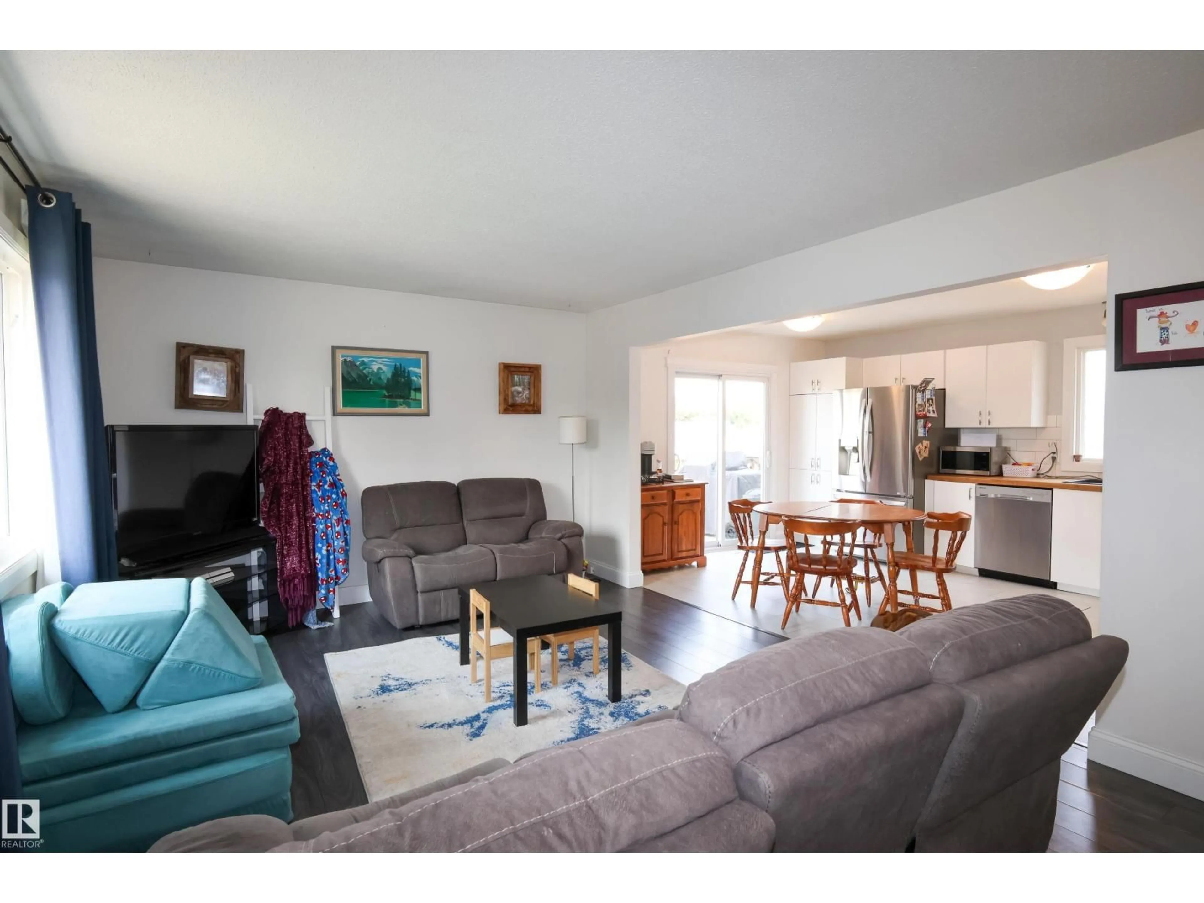 Living room with furniture, unknown for 4811 50 ST, Legal Alberta T0G1L0