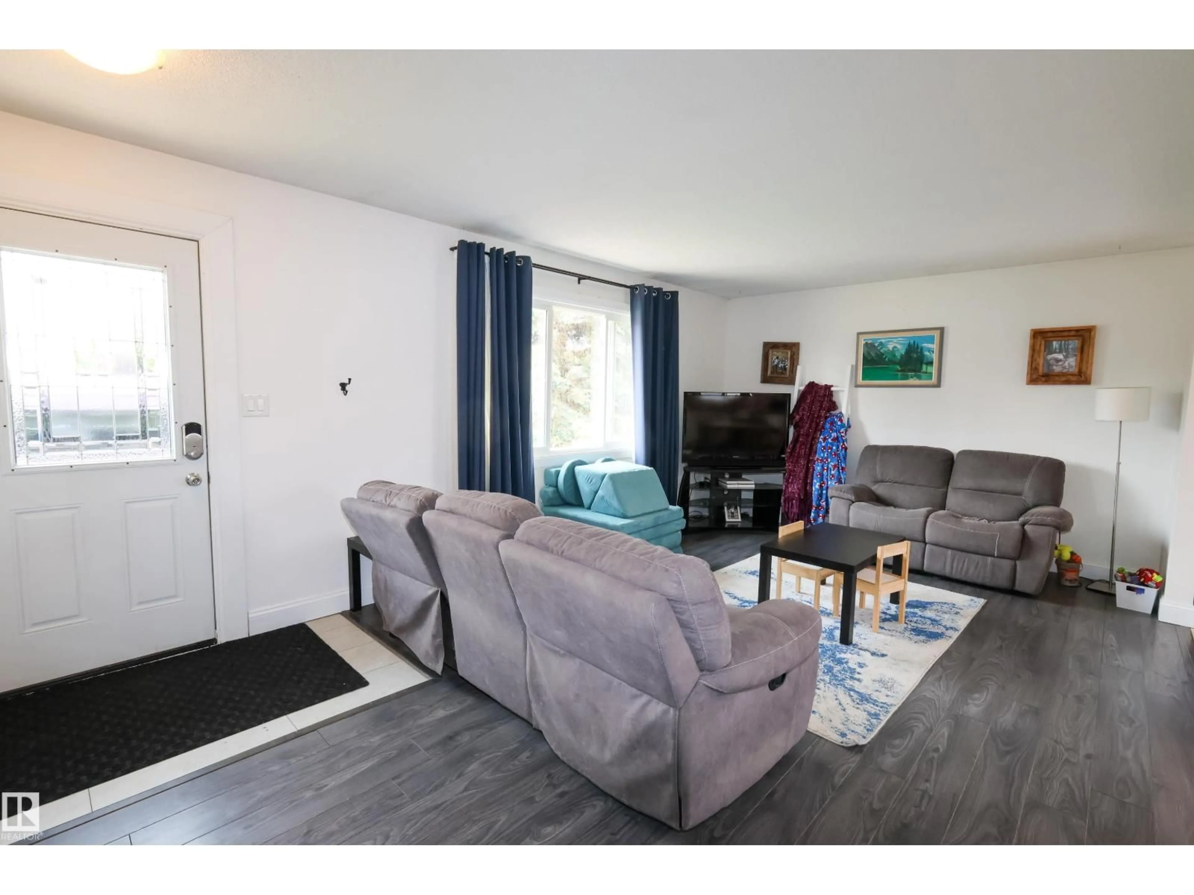 Living room with furniture, wood/laminate floor for 4811 50 ST, Legal Alberta T0G1L0