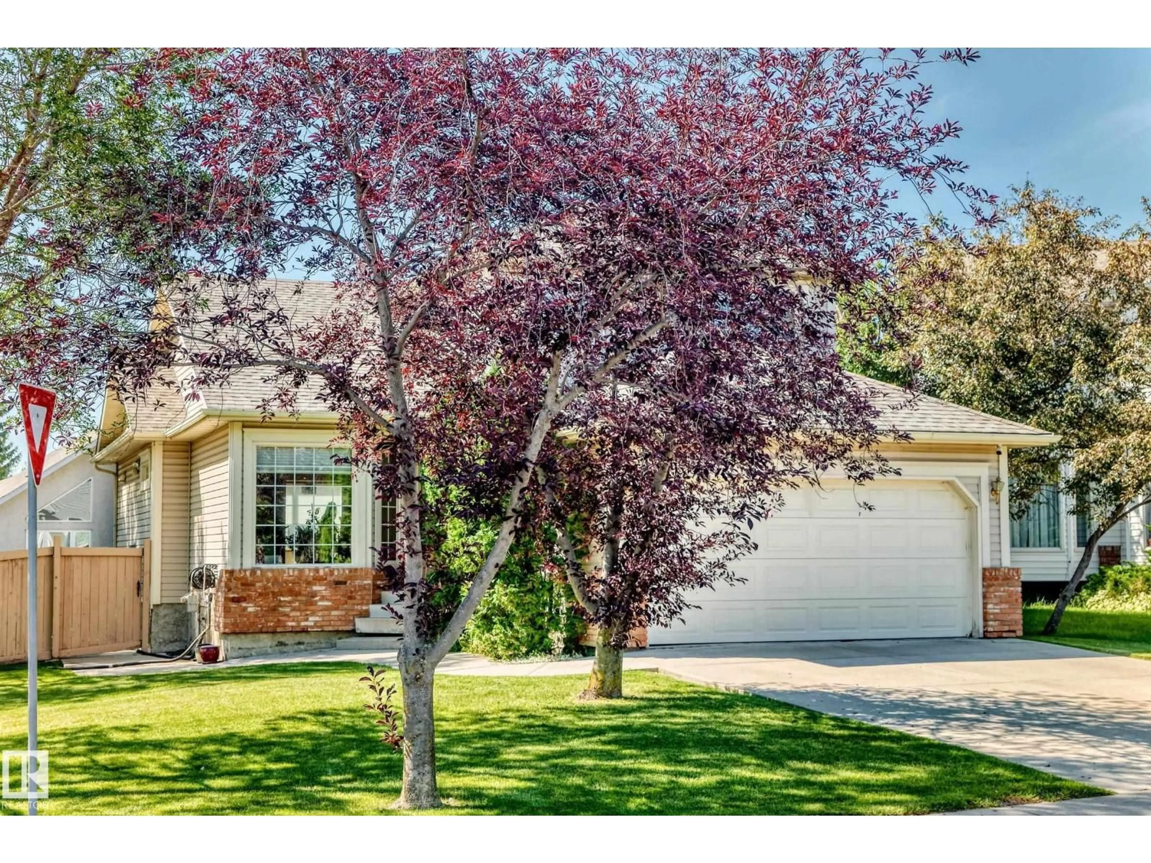 Home with vinyl exterior material, street for 271 ORMSBY RD, Edmonton Alberta T5T5X6