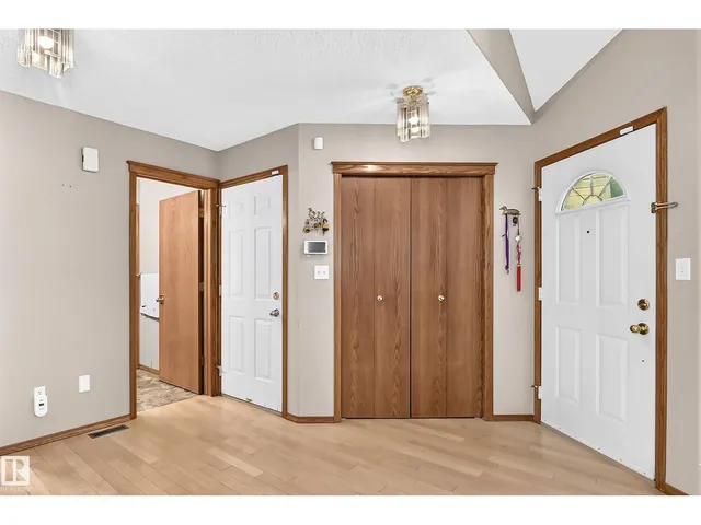 271 ORMSBY RD, Edmonton 5