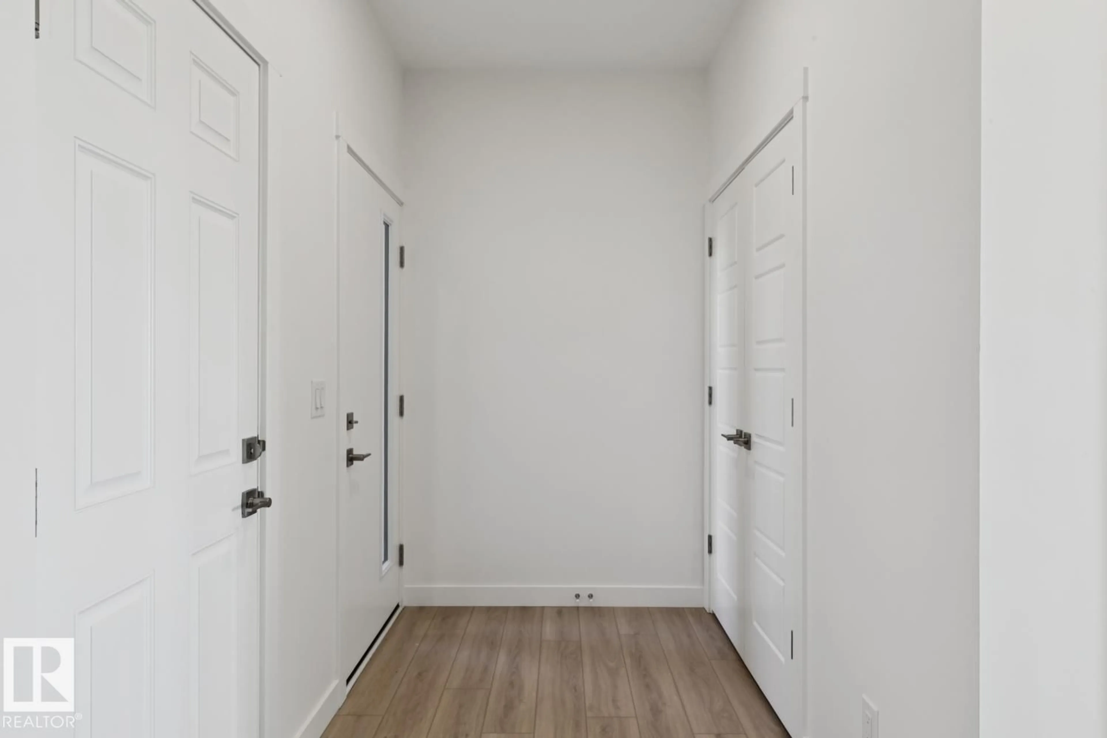 Indoor entryway for 19123 20 AV, Edmonton Alberta T6M3E8