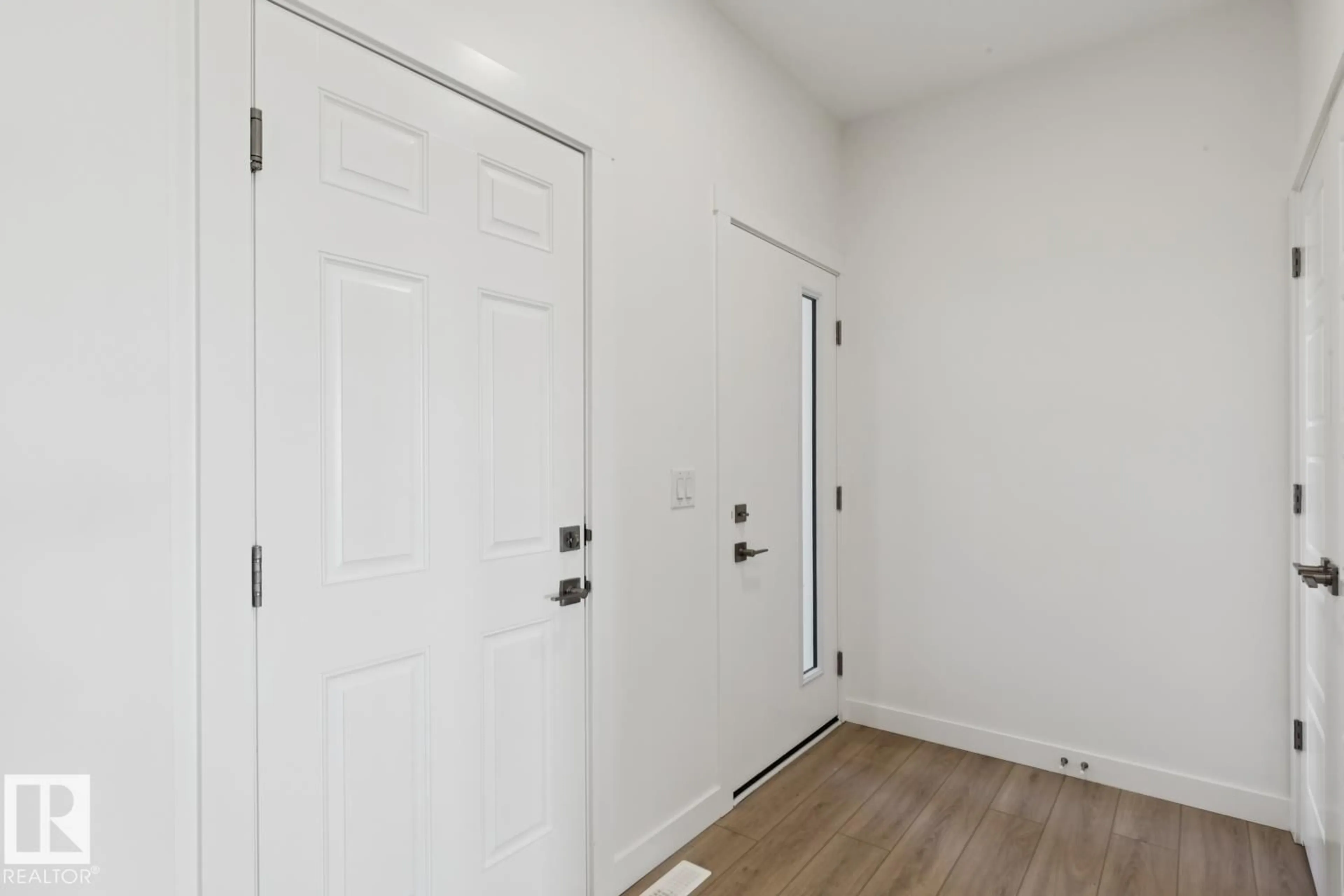 Indoor entryway for 19123 20 AV, Edmonton Alberta T6M3E8