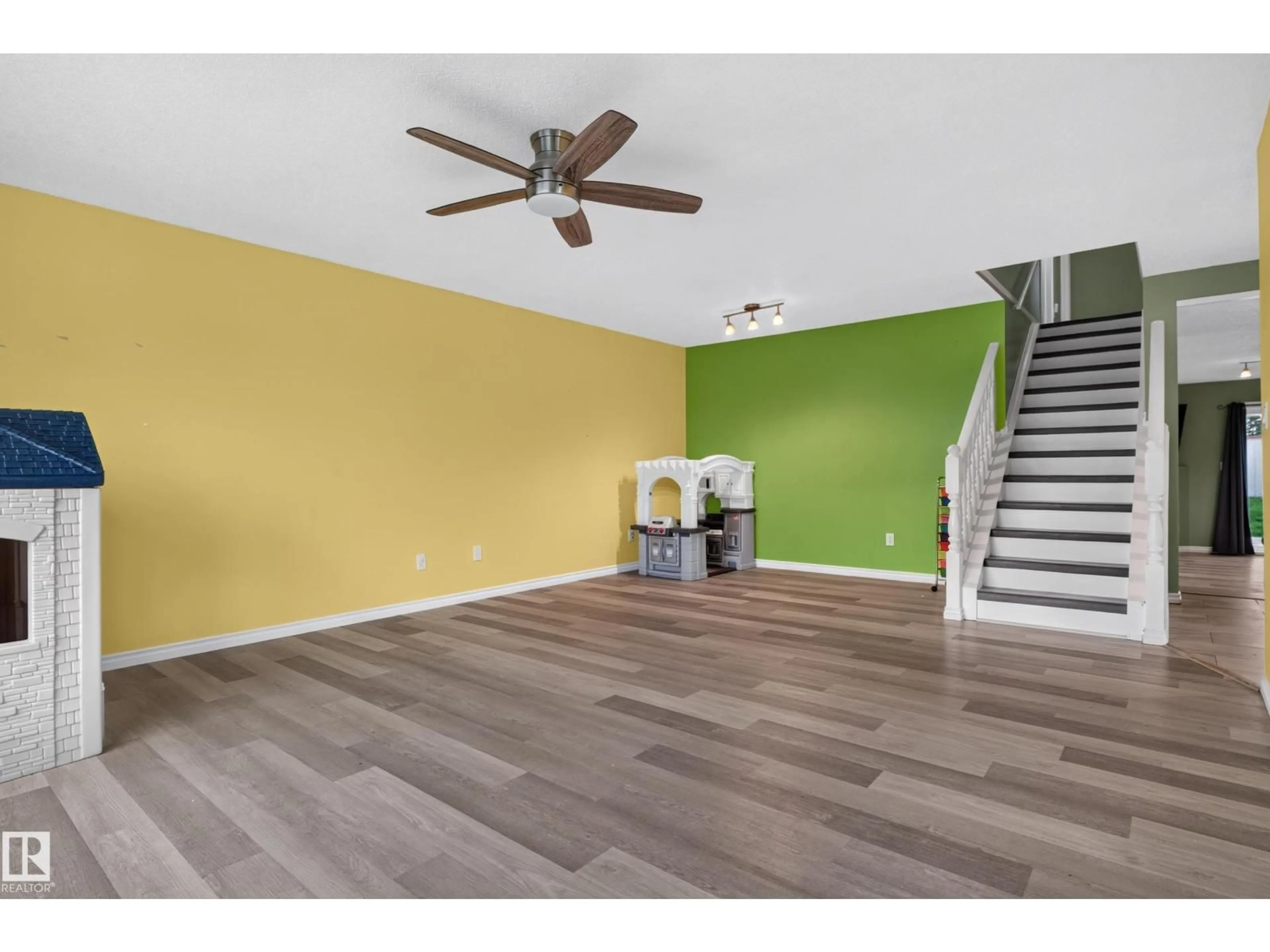A pic of a room for 4107 35 ST, Edmonton Alberta T6L5V5